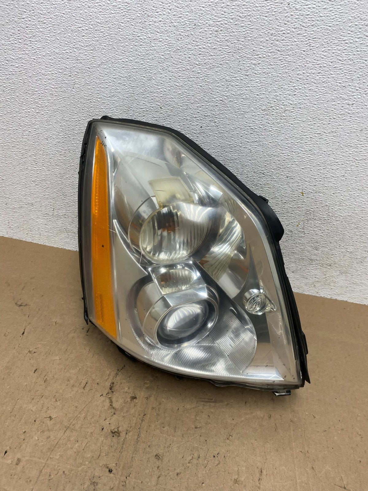 2006 to 2011 Cadillac DTS Right Passenger RH Side Xenon Hid Headlight AE61370