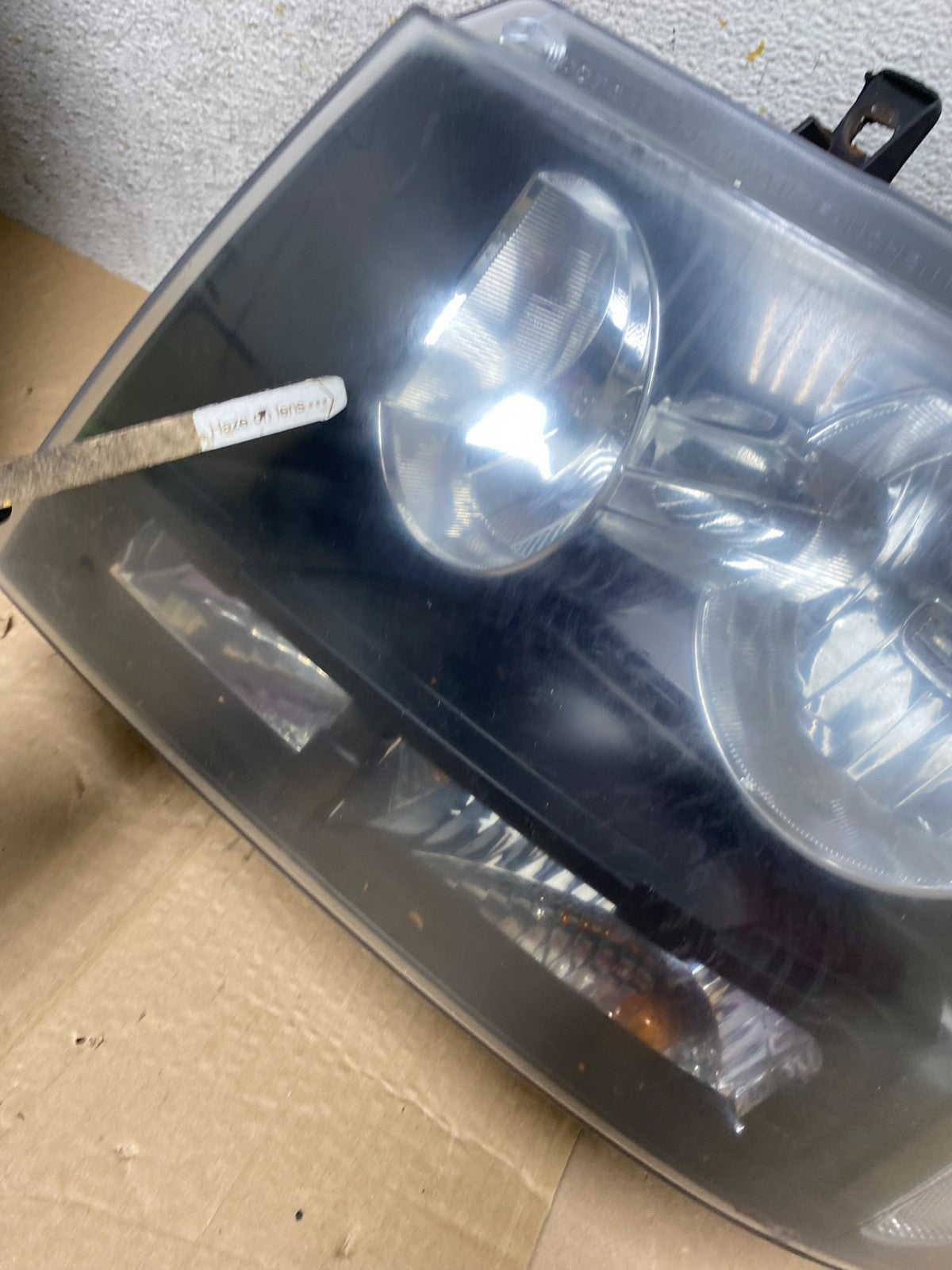 2007 to 2013 Chevrolet Suburban Tahoe Left+Right Set Headlights AI1274 DW7