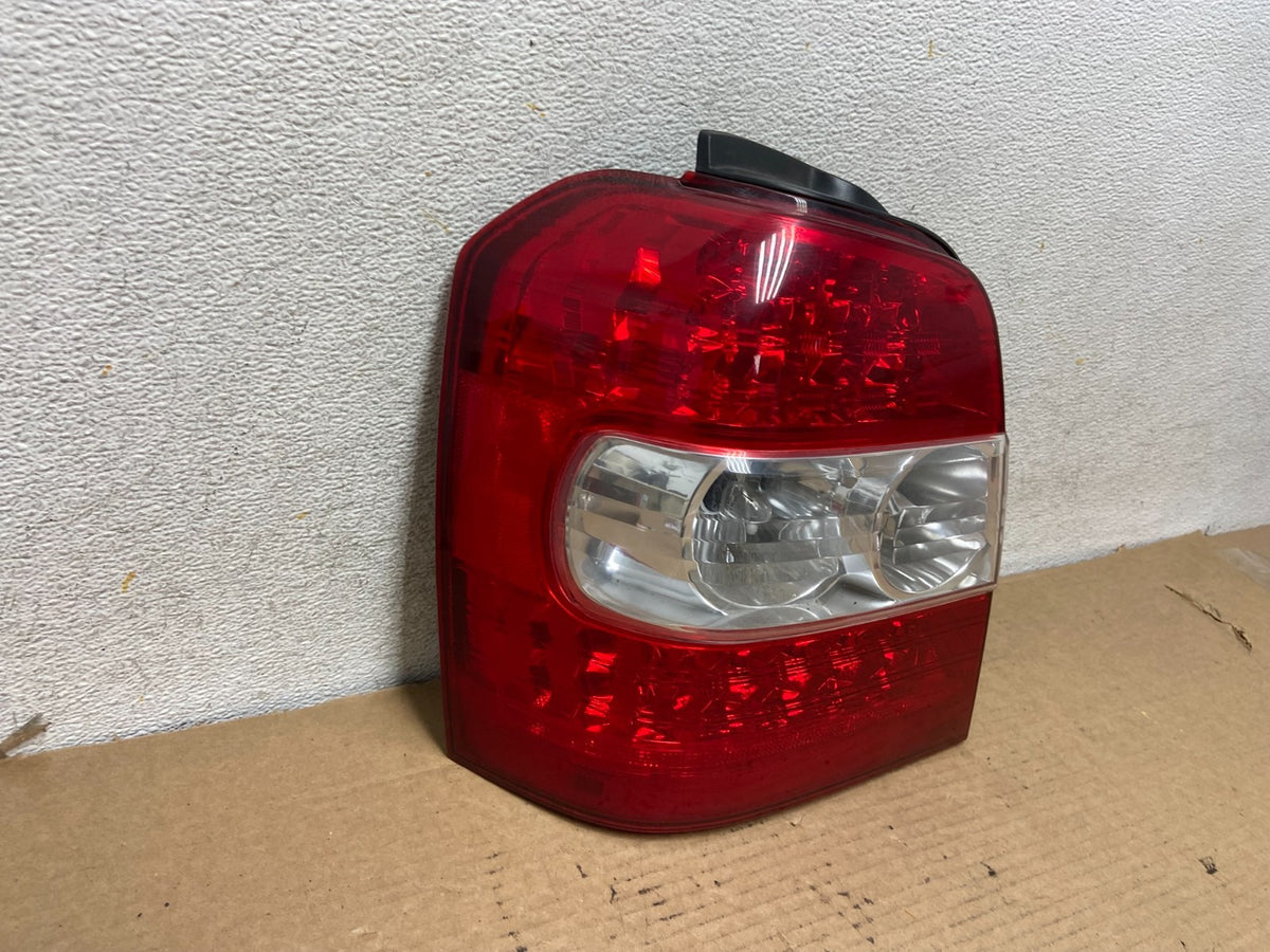 2006-2007 Toyota Highlander Hybrid Left Driver LH Side Tail Light AH4064 DW1