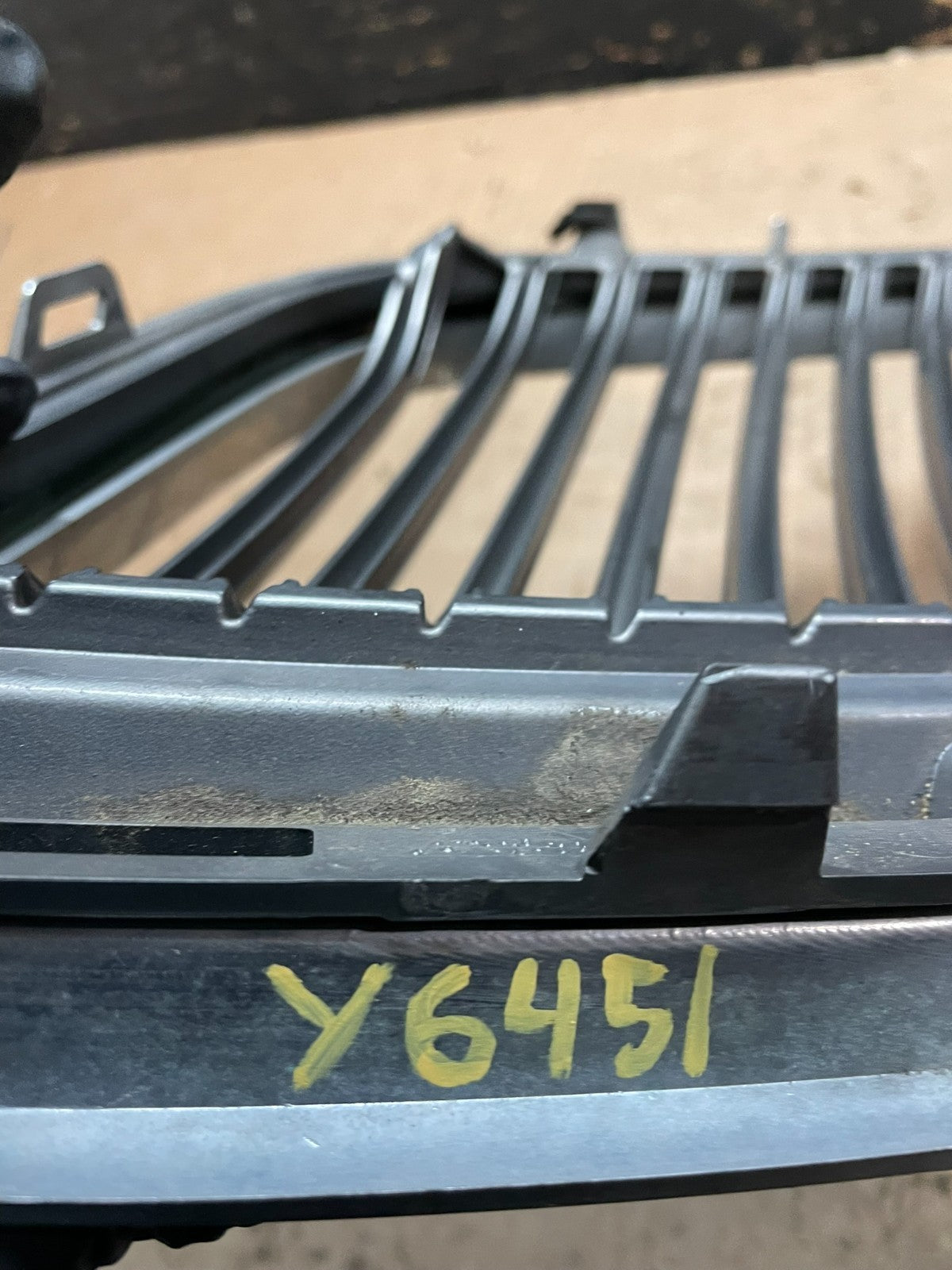 2013 to 2016 Lincoln MKT Right Passenger Side Grille Grill OEM Y6451 DG10