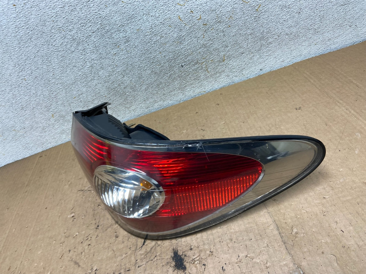 2002 to 2004 Lexus ES300 ES330 Right Passenger Side Tail Light AI9204 LK1