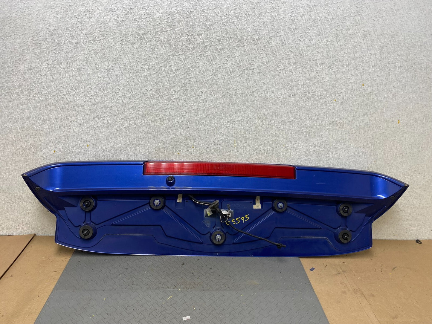 2004 to 2010 BMW X3 E83 Rear Trunk Lid Upper Tailgate Spoiler OEM C5595 DG16