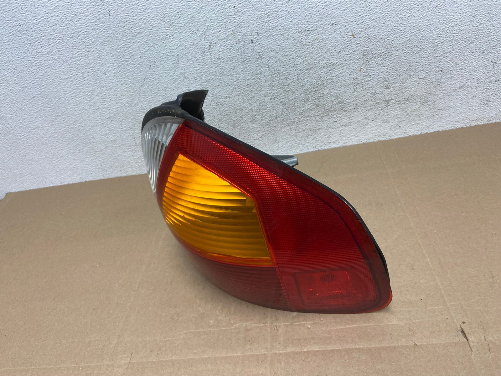 2001 2002 2003 2004 Hyundai Santa Fe Right Passenger Rh Tail Light AE4892 LK1