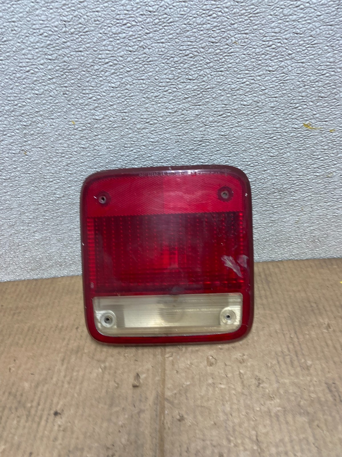 1985 to 1995 Chevrolet Van 20 RH Passenger Right Side Tail Light AA64000