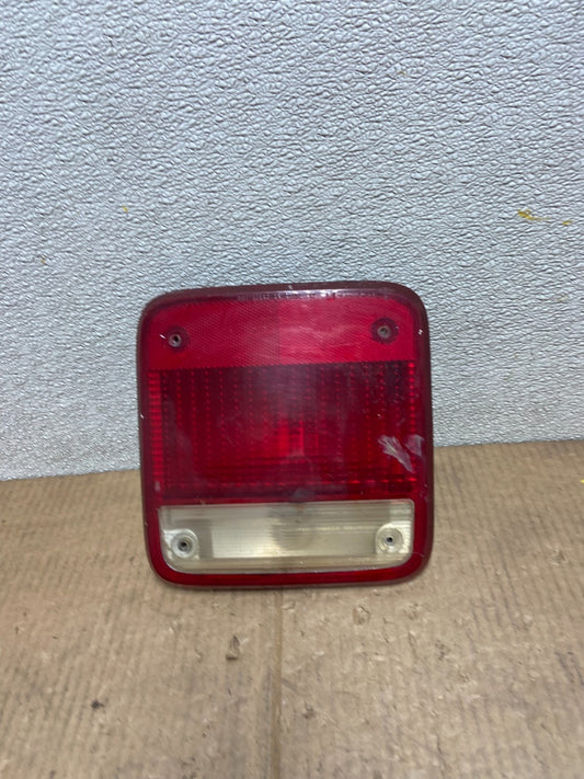 1985 to 1995 Chevrolet Van 20 RH Passenger Right Side Tail Light AA64000