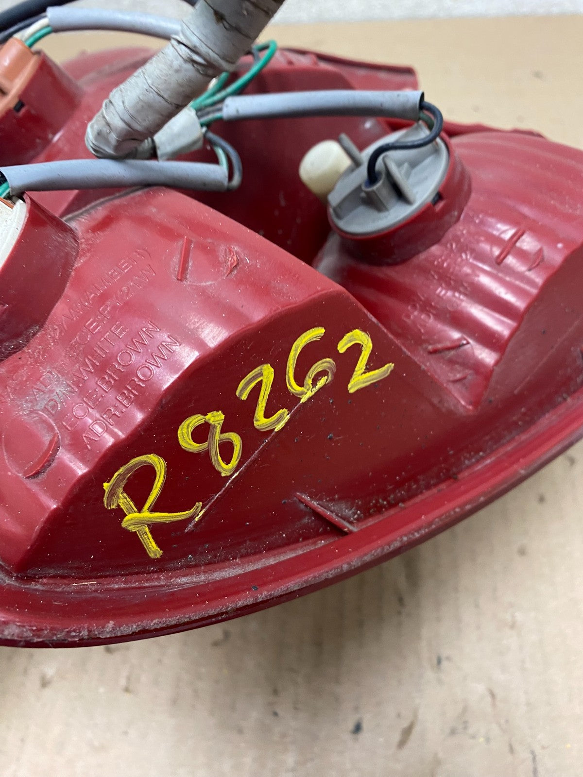 2002 Kia Sedona Right Passenger RH Side Tail Light Oem r8262 DG9
