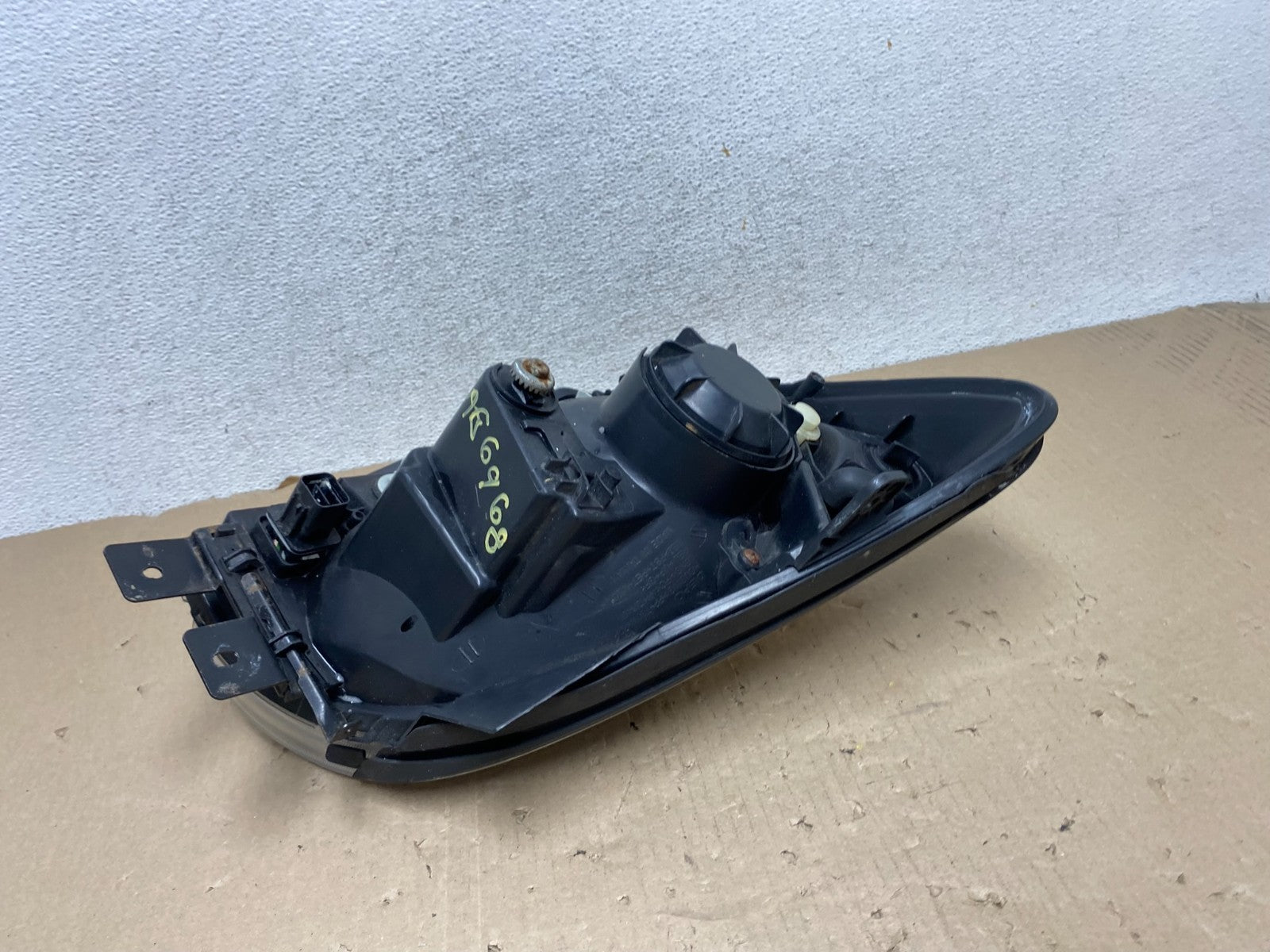 2005 to 2006 Kia Sportage Left Driver LH Halogen Headlight DEPO AG6968 DW4