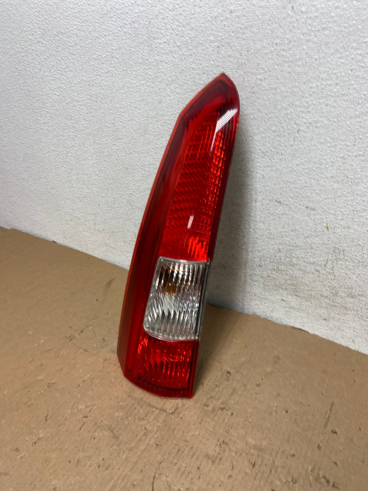 2001 - 2004 Volvo XC70 V70 Left Driver LH Side Tail Light Upper AD8023 LK1