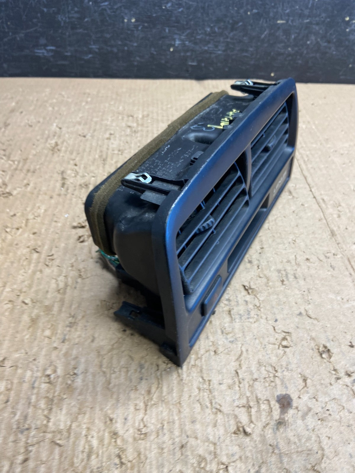 1997 to 2001 Lexus ES330 ES300 Front Center Side Air Vent AF1714 DG1