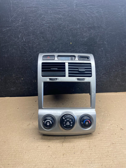 2009 to 2010 Kia Sportage Center Radio Climate Control Clock Trim AH5325 DG0