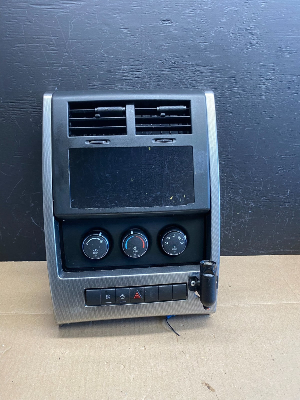 2008 to 2012 Jeep Liberty Dash Climate Temperature Control Radio Bezel AC623 DG0