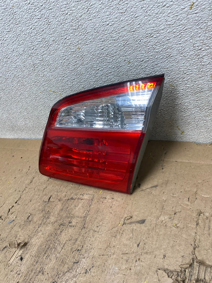 2000-2001 Infiniti i30 Right Passenger Rh Side Tail Light Inner Oem S1777 DW2