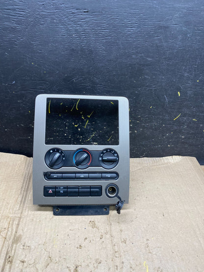 2005 to 2007 Ford Five Hundred Radio Climate Dash Bezel Surround X6169 DG0