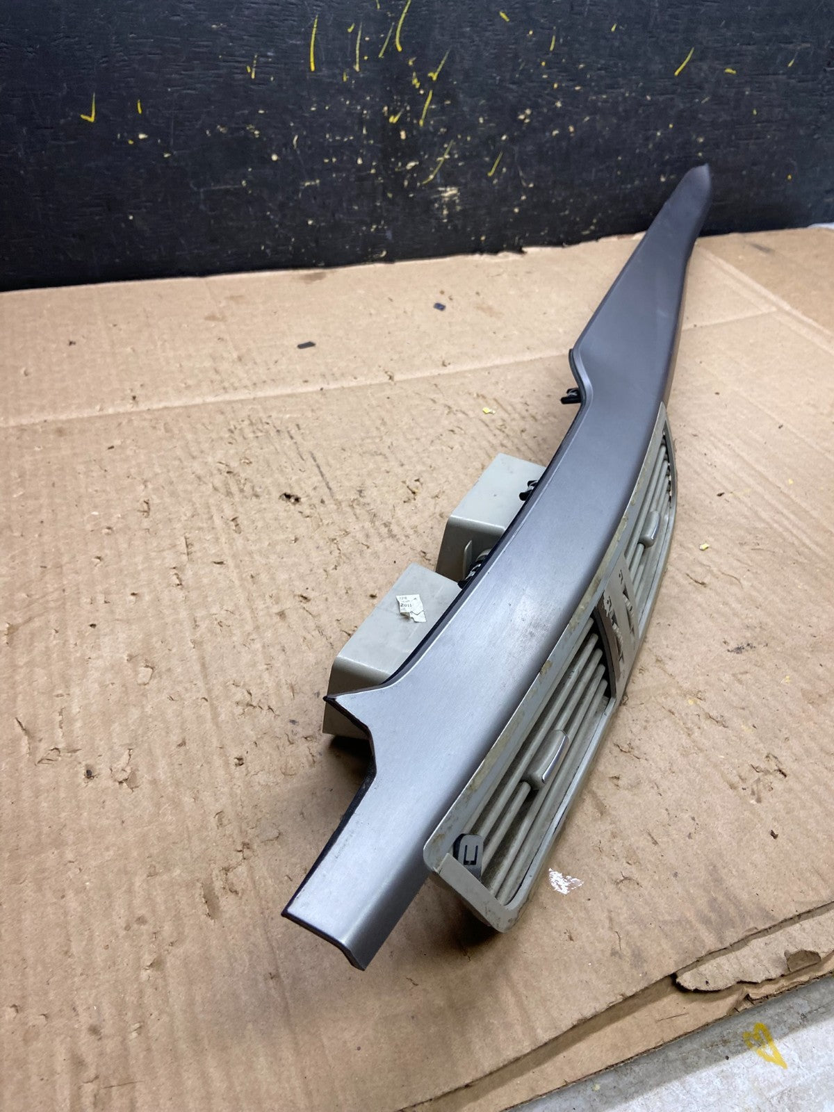 2009 to 2014 Volkswagen Routan Dash Center Trim Bezel Panel Vents y5380 DG2