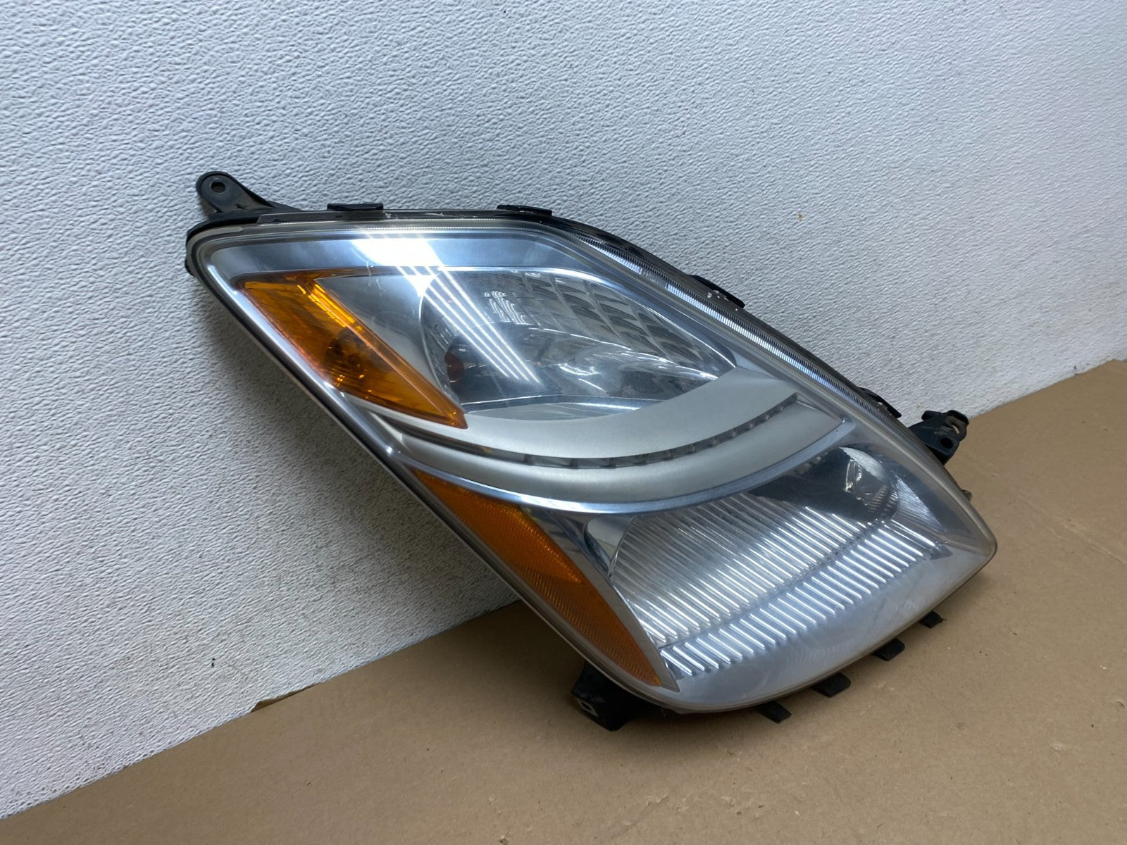 2006-2009 Toyota Prius Right Passenger Rh Side Headlight Halogen AG3325 DW2