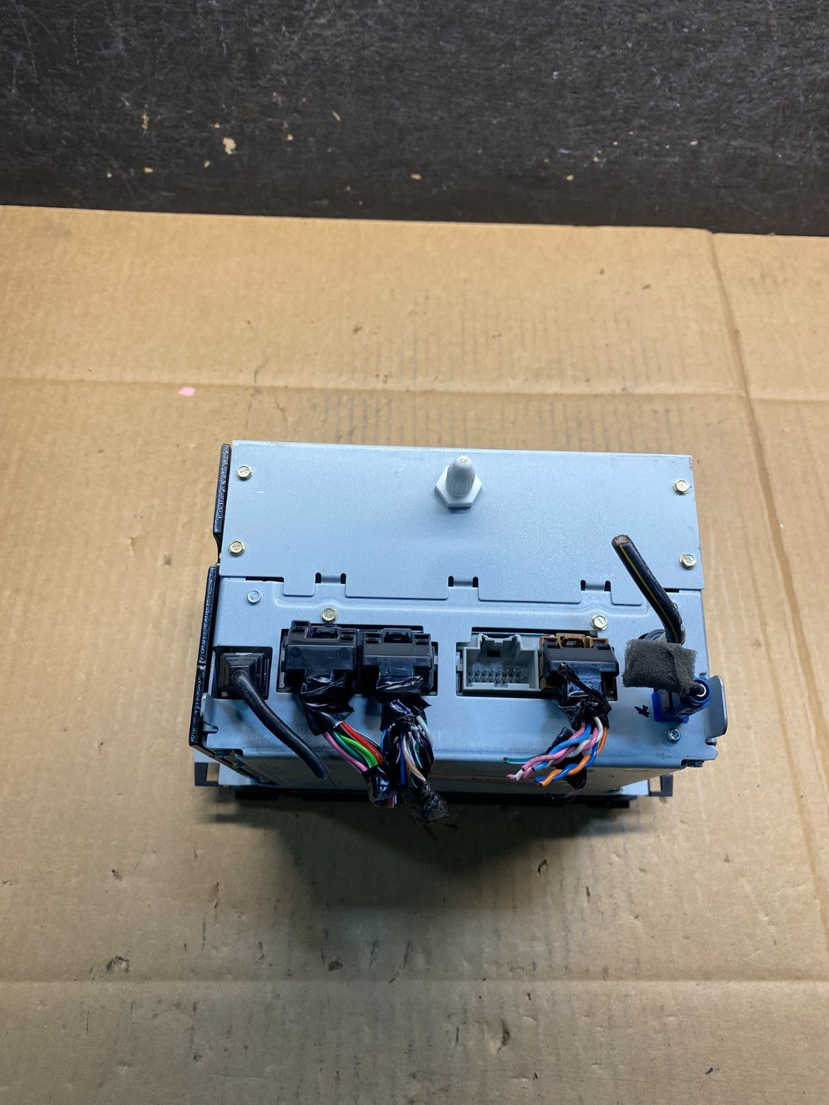 2010 to 2012 Buick Enclave Radio Stereo CD Player Screen Display ai9945 DG5