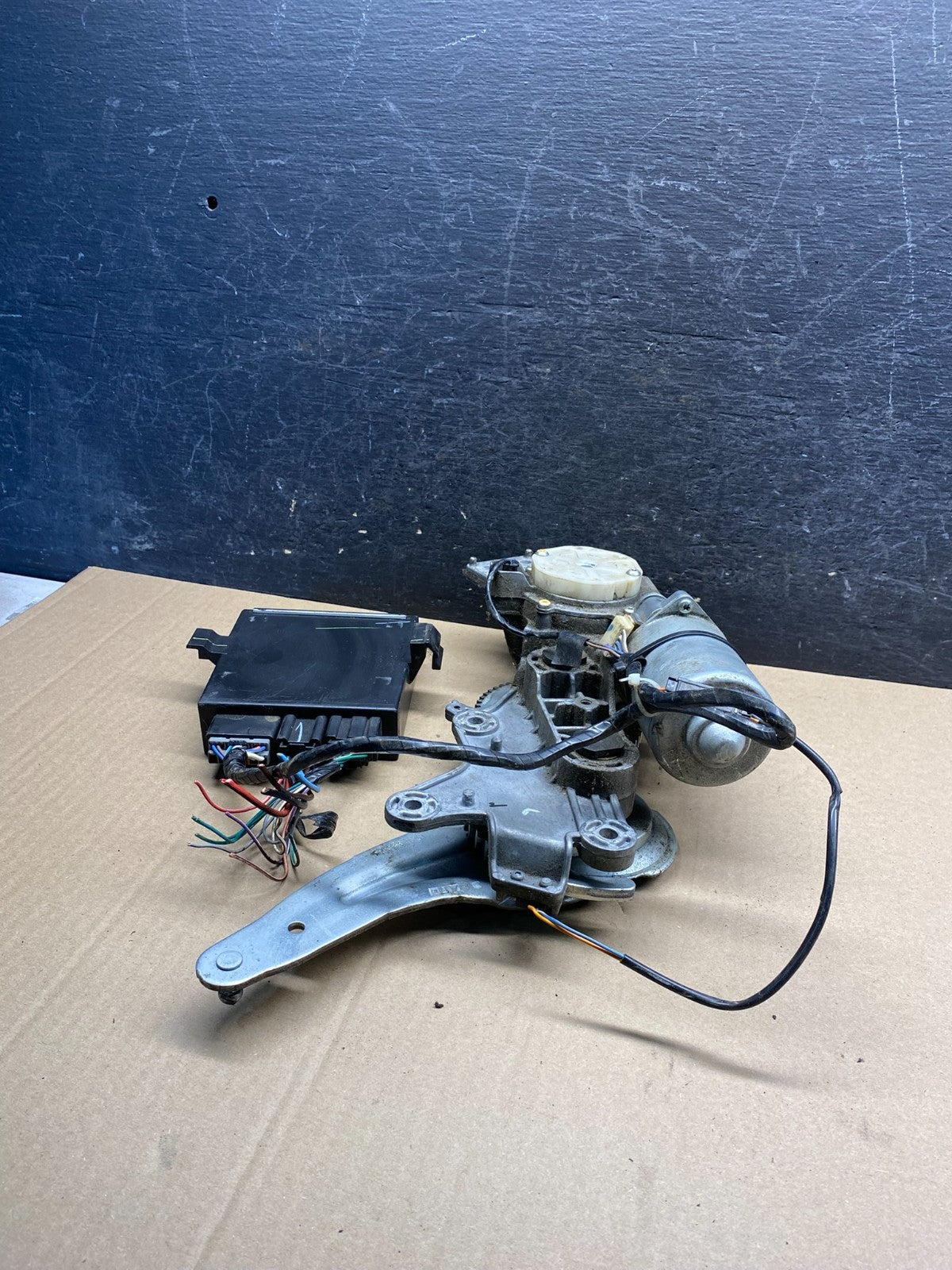 2009-2012 GMC Acadia Power Motor Liftgate Tailgate Control Module ah7400 DG2