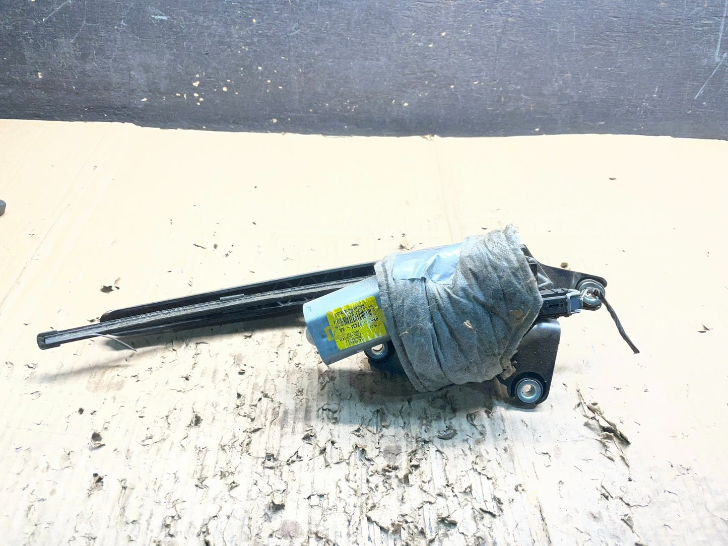2011 to 2019 Ford Explorer Rear Windshield Wiper Motor OEM x3998 DG5