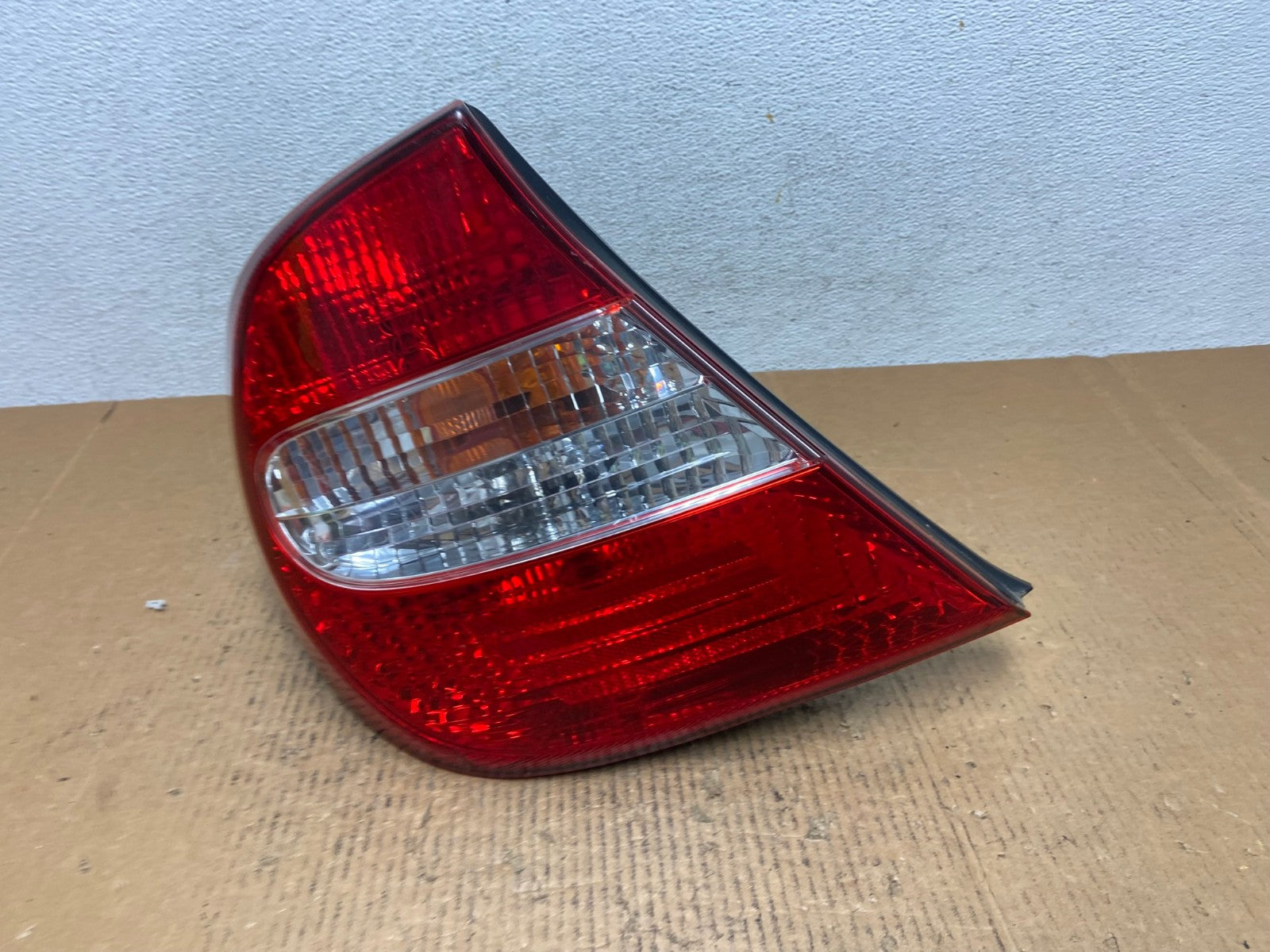 2002 2003 2004 Toyota Camry Left Driver LH Side Tail Light AE1488 LK0