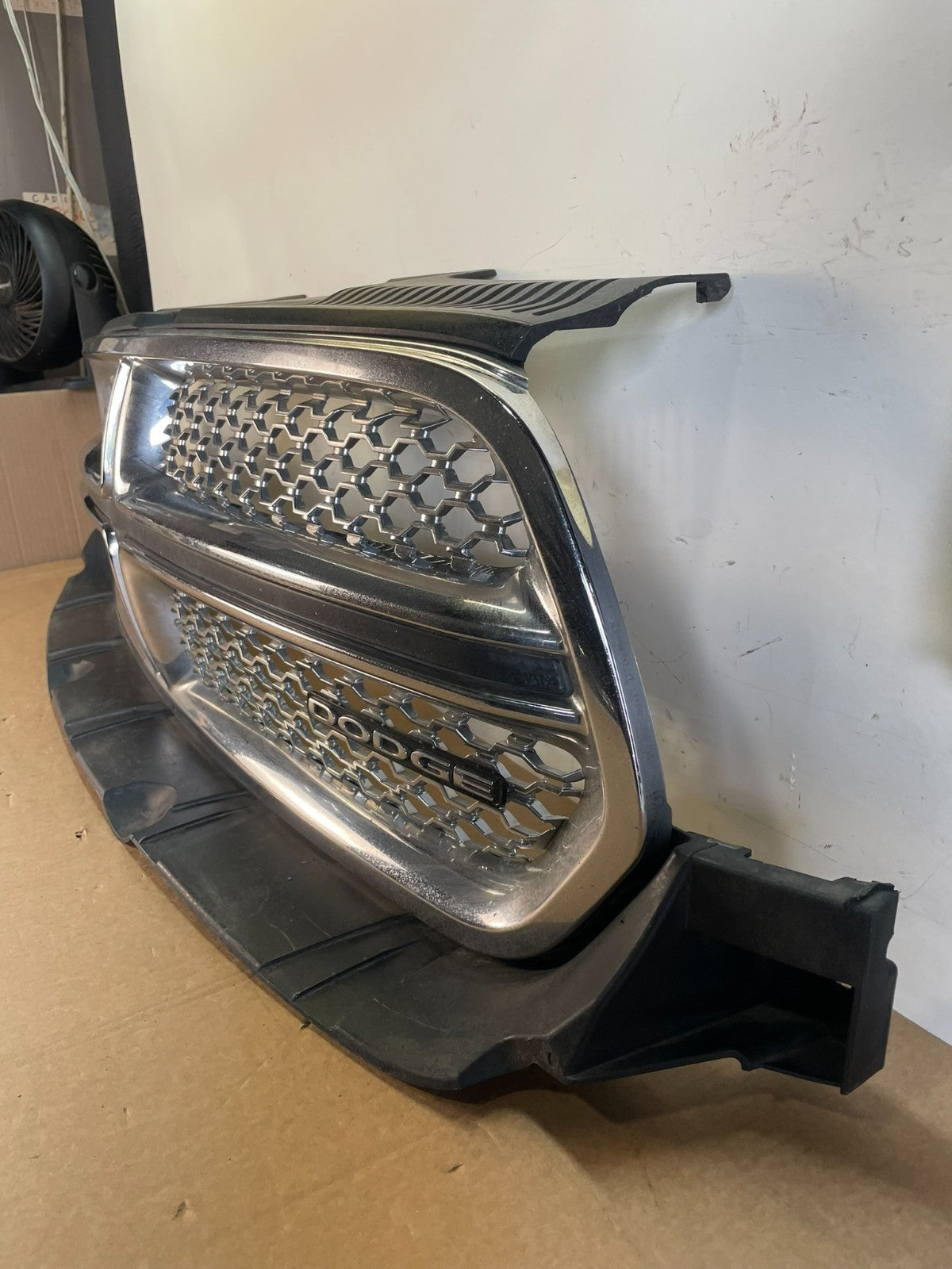 2011 to 2013 Dodge Durango Front Upper W/Emblem Grill Grille AG2946 DG1