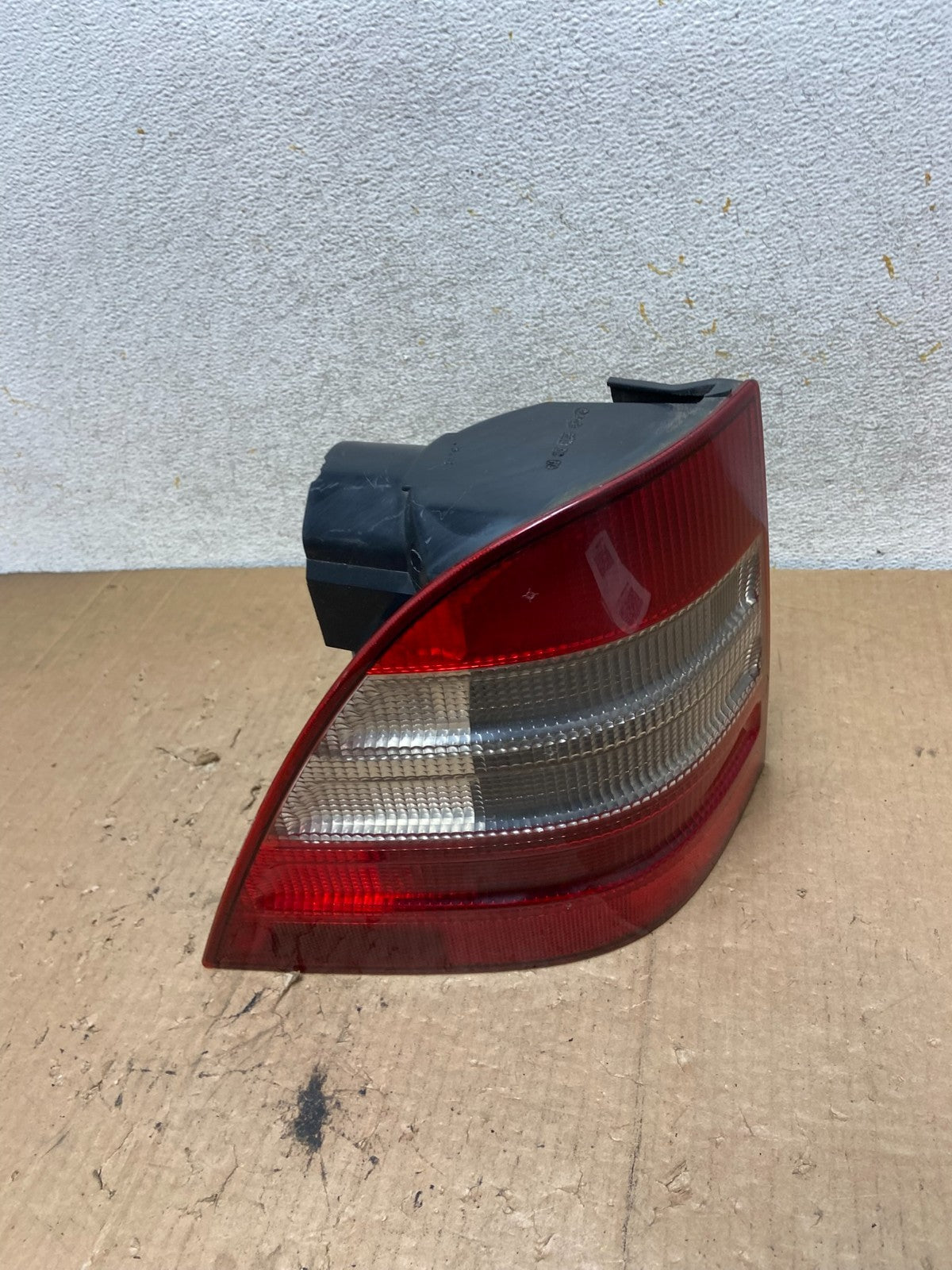 1998 1999 2000 2001 Mercedes ML320 ML-Class Left Driver LH Tail Light AI9192 LK2