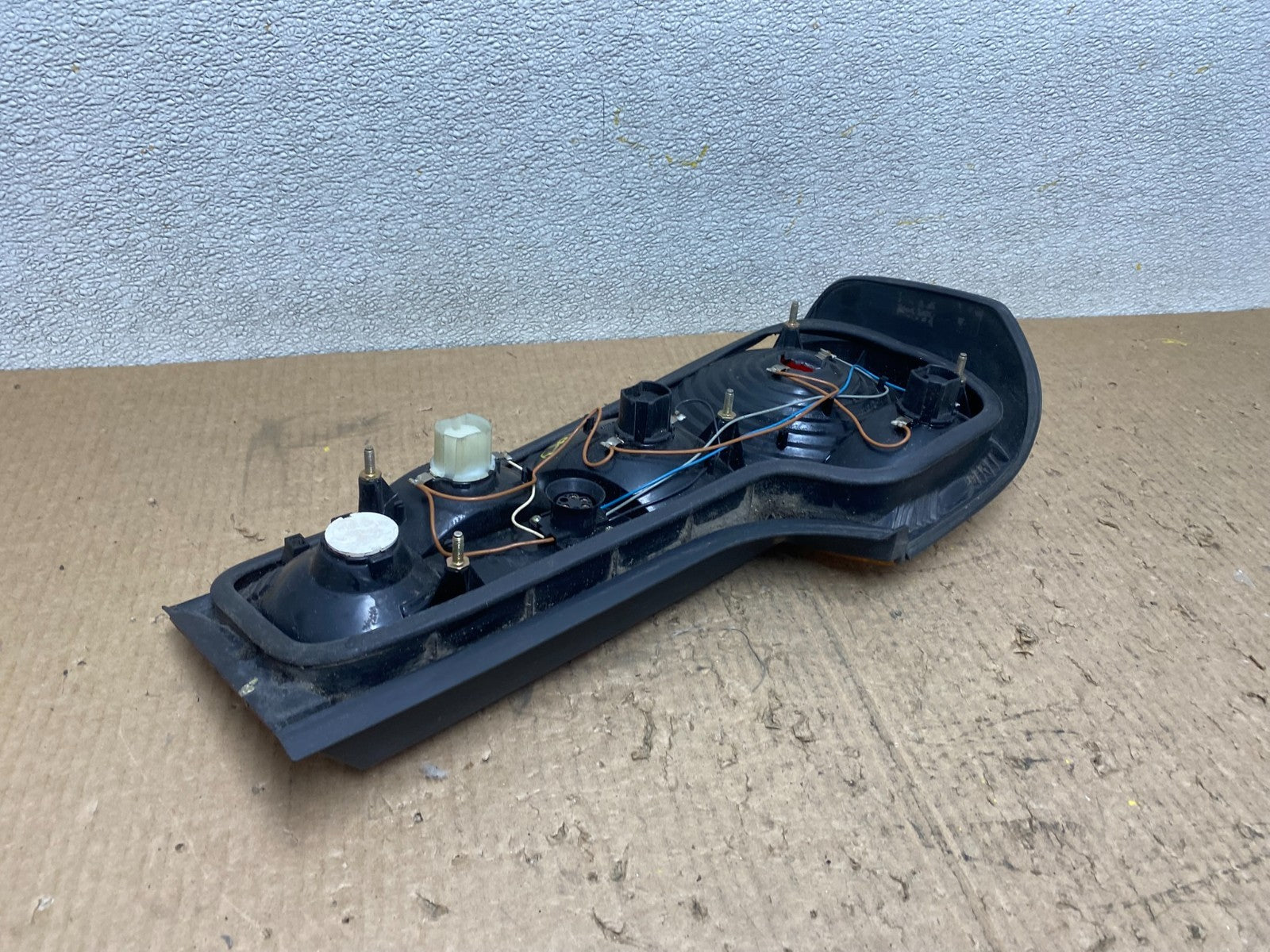 1988 to 1994 Bmw E32 735i 740i  Right Passenger Rh Side Tail Light W7493 DG6