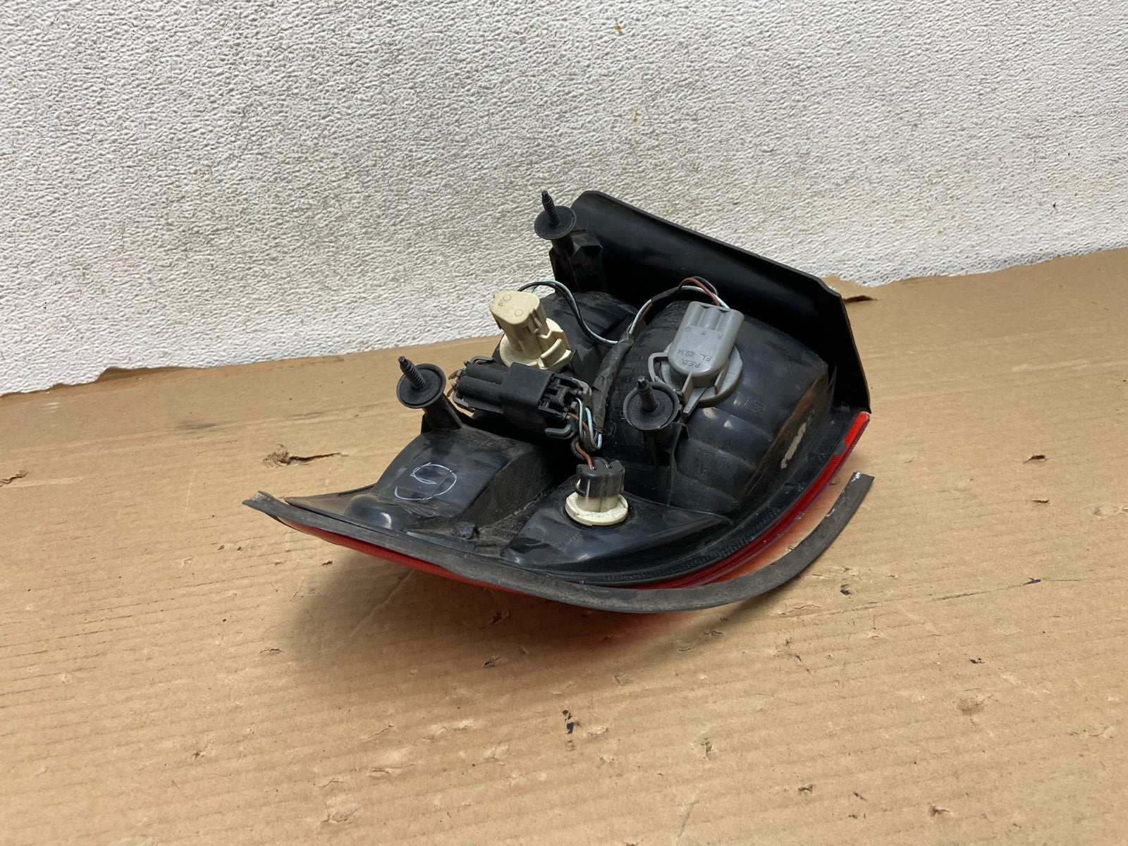 1999 to 2004 Oldsmobile Alero Left Driver LH Side Tail Light AG8142 DW3