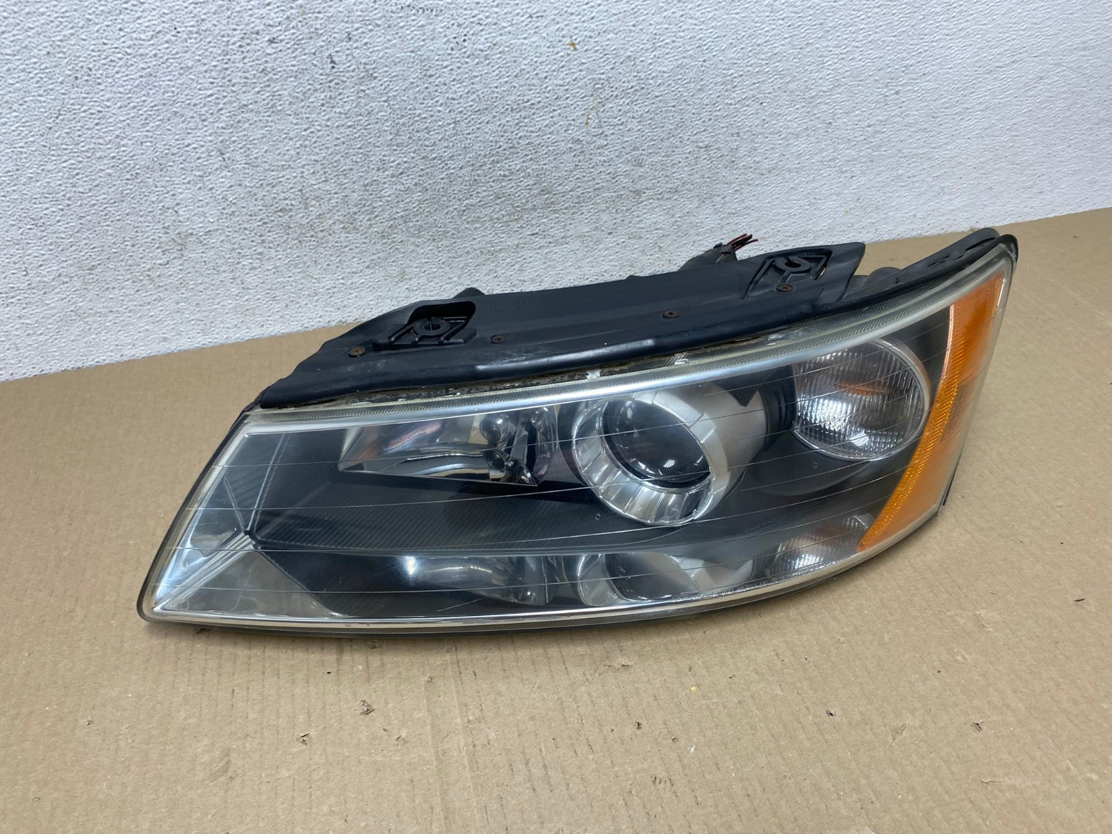 2006 to 2008 Hyundai Sonata Left Driver LH Side Headlight Halogen AE9489 LK0