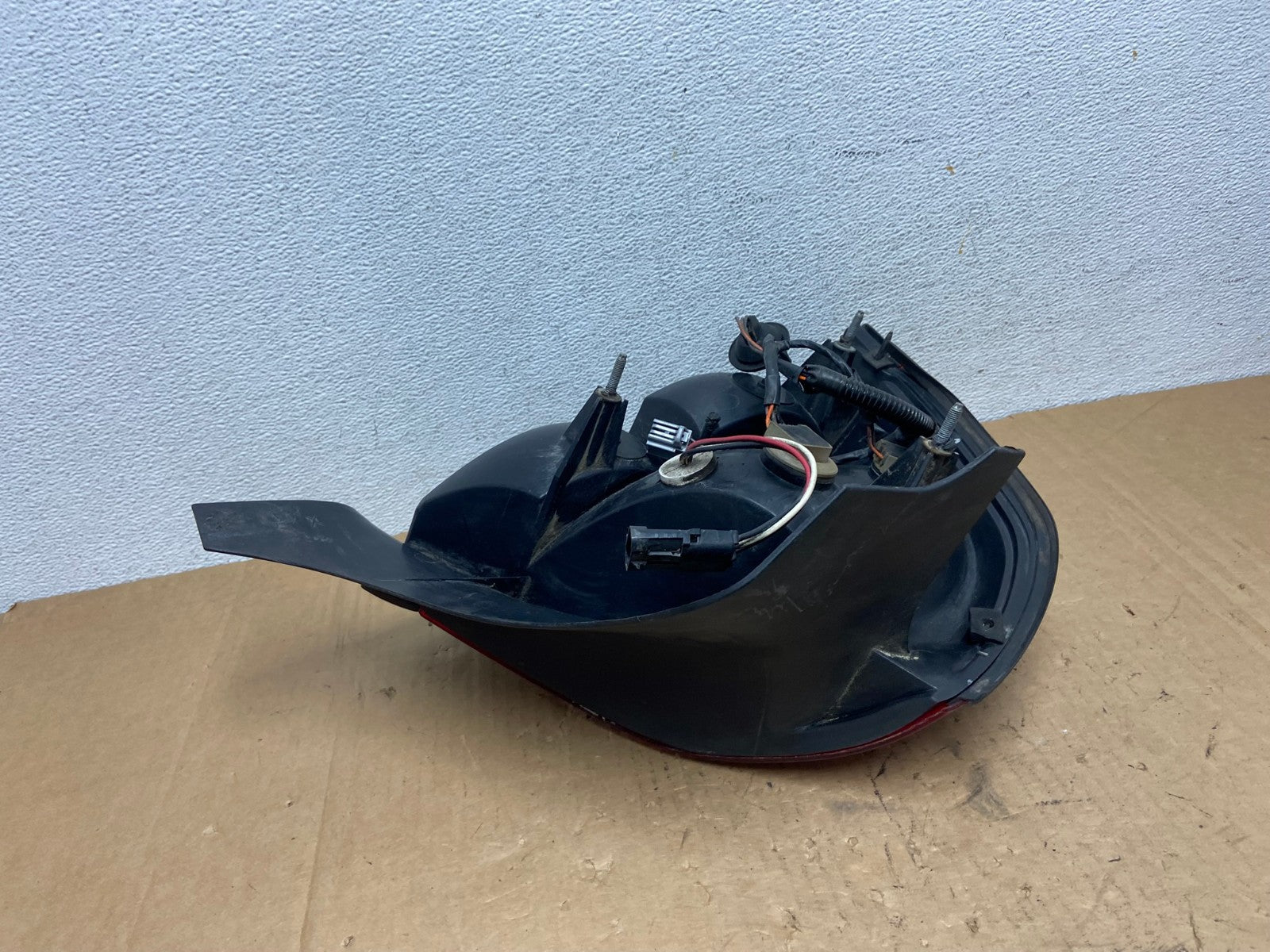 2003-2011 Ford Crown Victoria Right Passenger Rh Side Tail Light AD3200 LK5