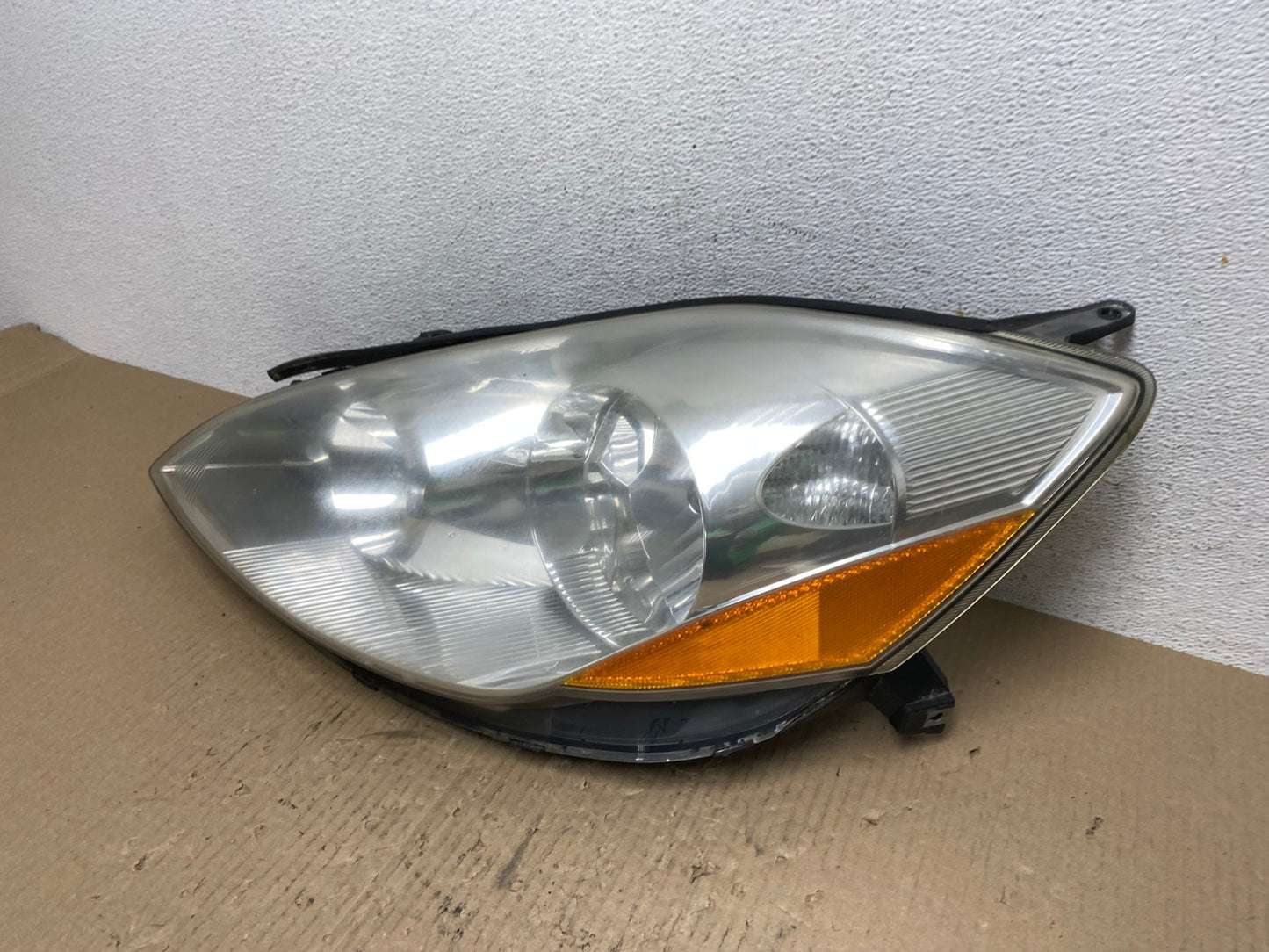 2006 to 2010 Toyota Sienna Left Driver Lh Side Headlight Halogen AE7086 LK1