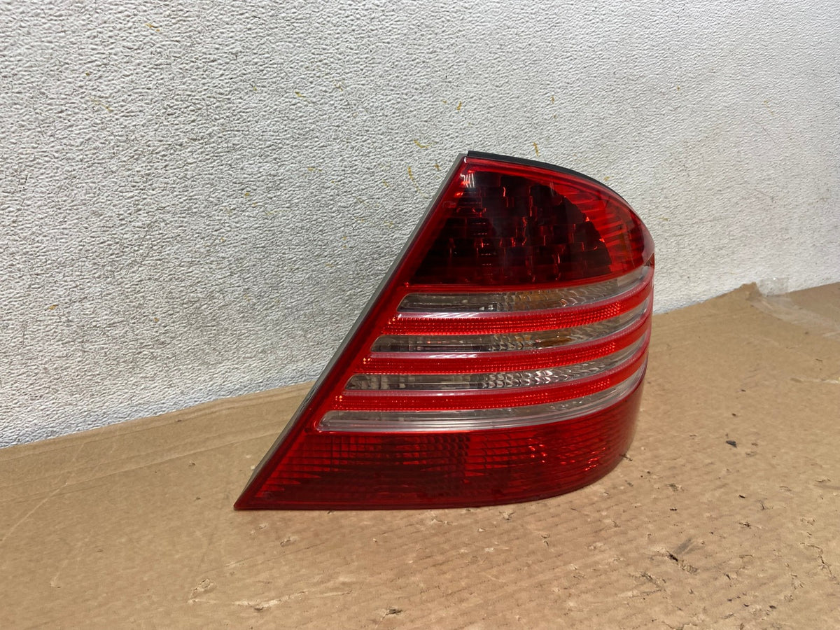 2003 to 2006 Mercedes-Benz S-Class Tail Light Right Passenger Side AH8533 LK1