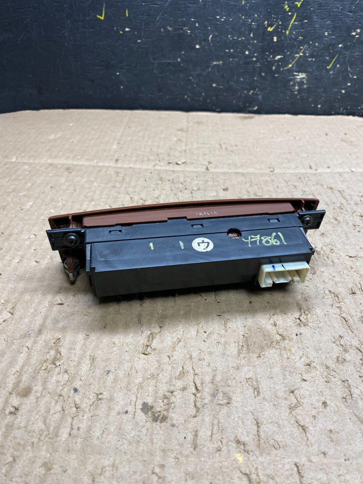 2001 to 2006 Lexus LS430 Front Heated Seat Control Switch Trim OEM Y7861 DG3