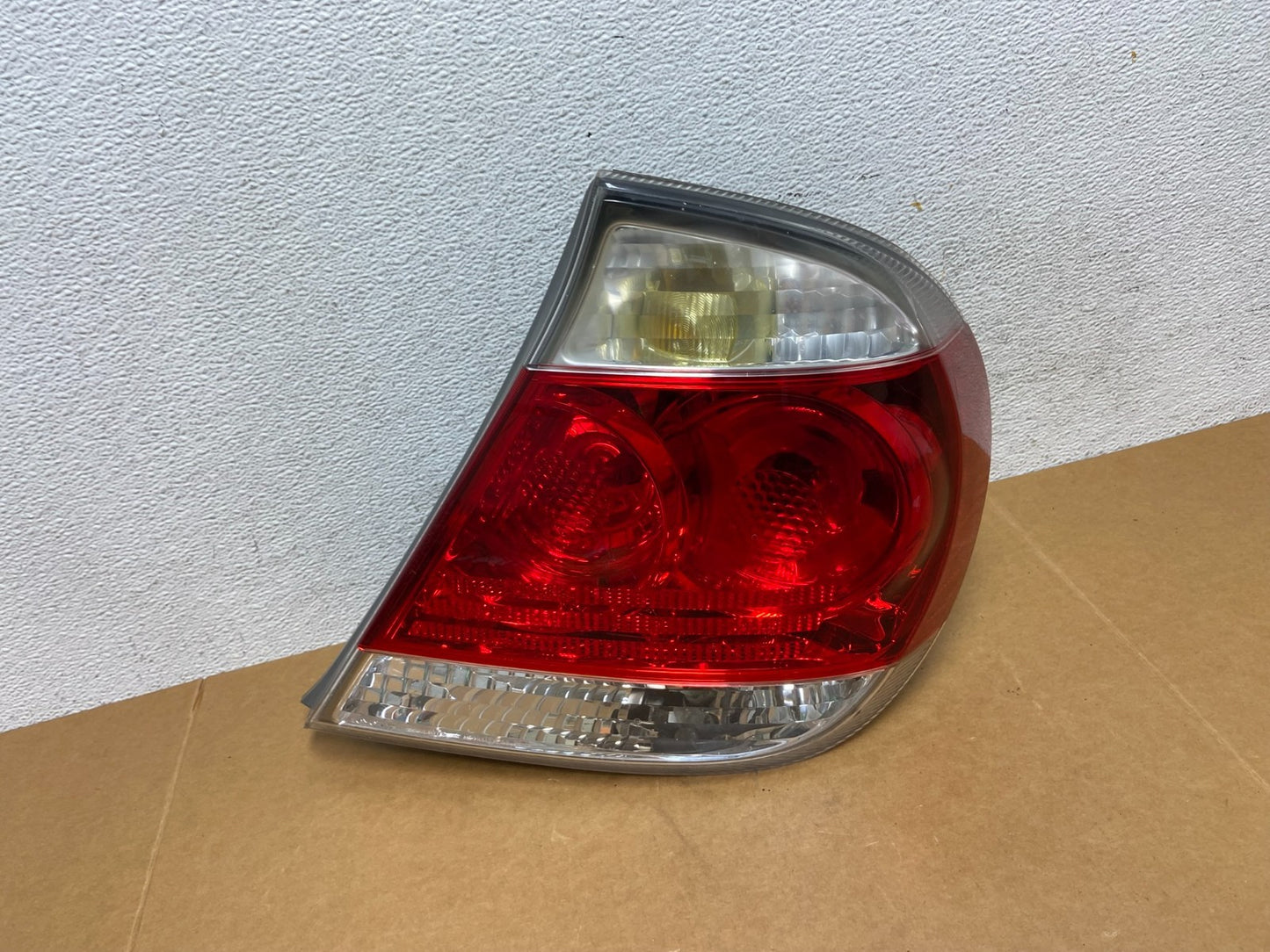 2005 to 2006 Toyota Camry Tail Light Right Passenger Side AD8893 DW0