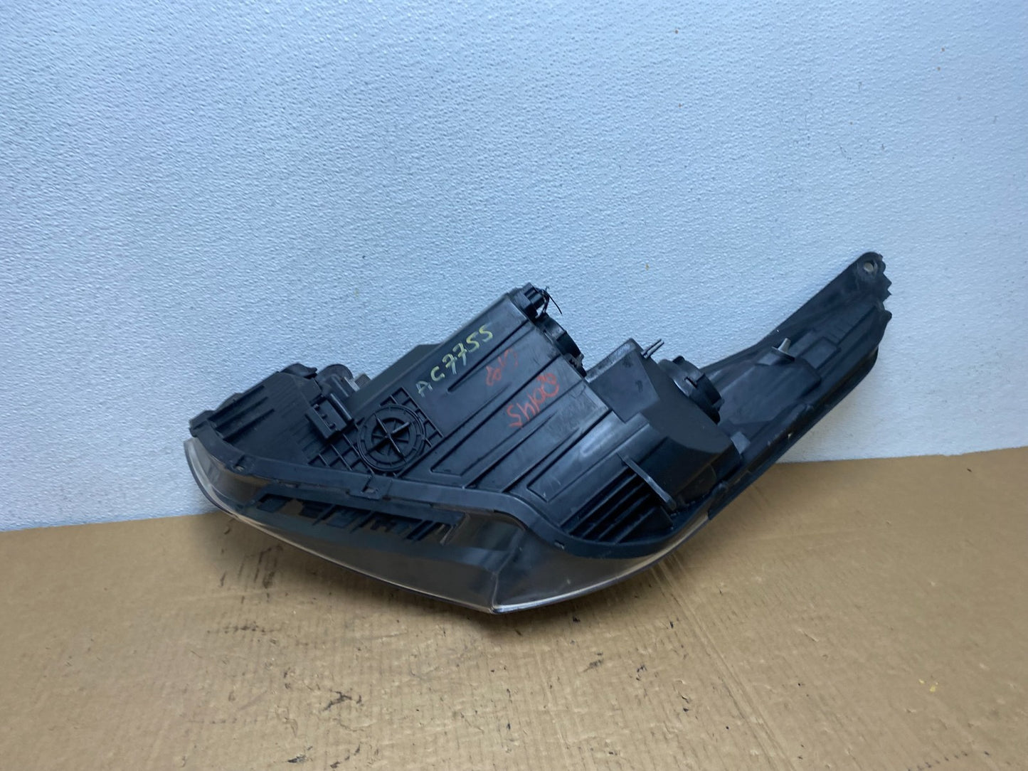 2012 - 2017 Hyundai Veloster Right Passenger RH Halogen Headlight AD2473 DW7