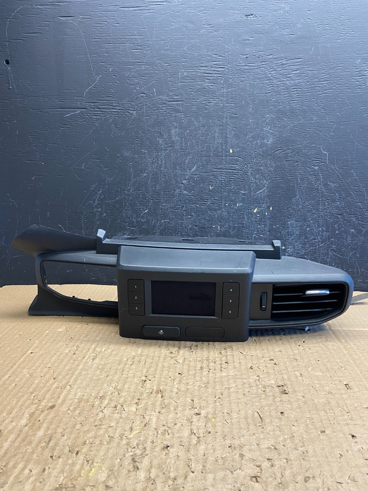 2020 to 2023 Ford Explorer Console Radio Display Screen Air Vents AD2006 DG0