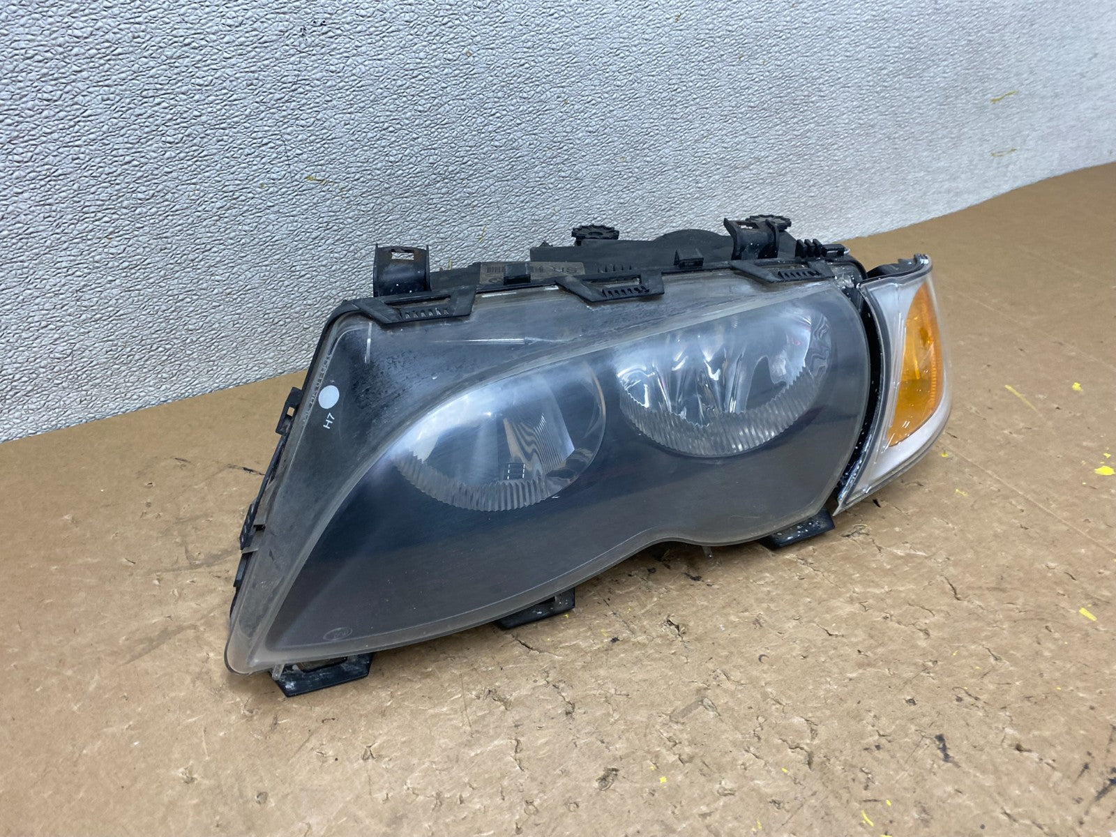 2002 to 2005 BMW 3 E46 Sedan Left Driver LH Halogen OEM Headlight V5965 DW2