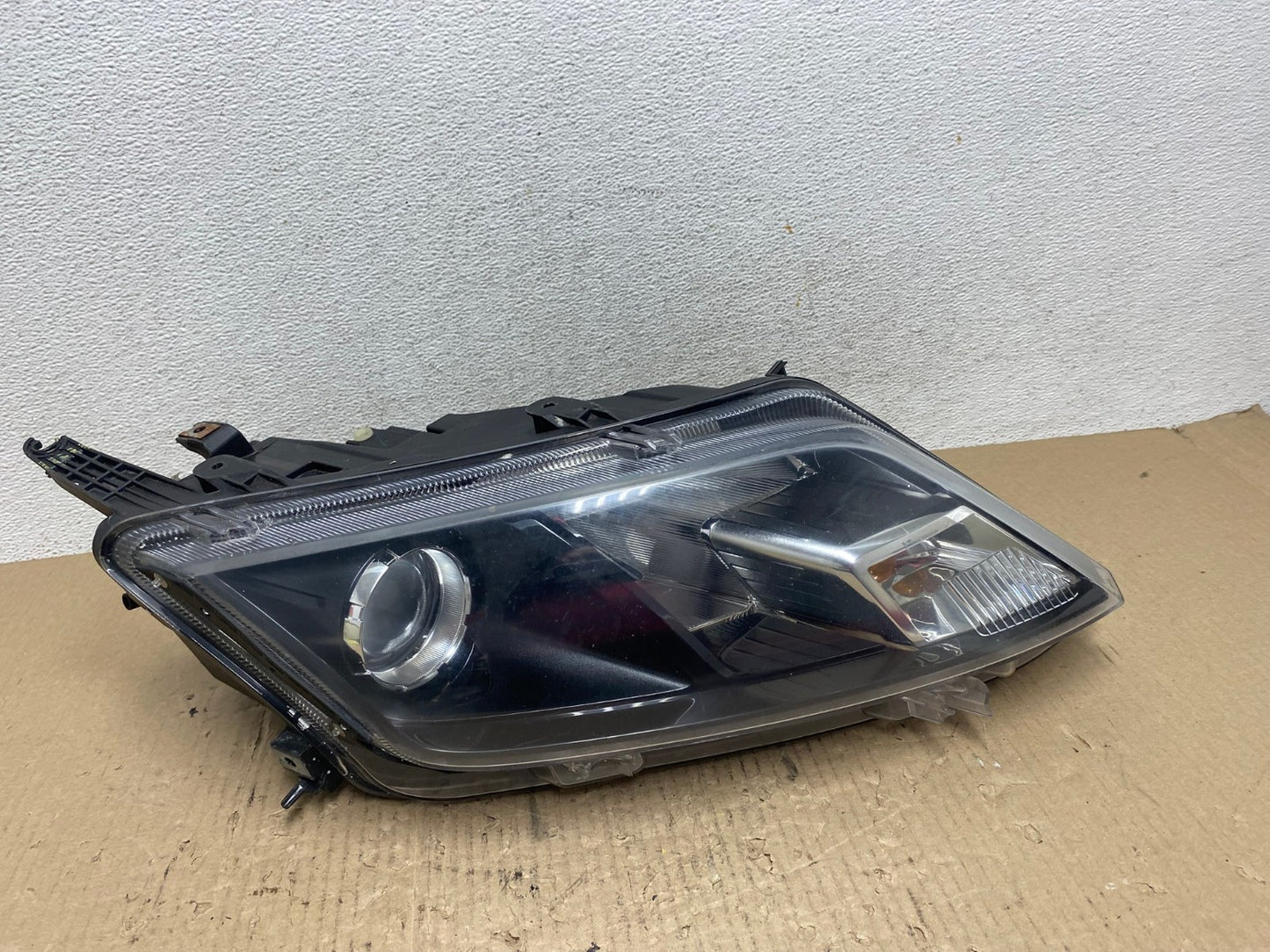 2010 2011 2012 Ford Fusion Right Passenger RH Headlight Halogen AE7129 LK0