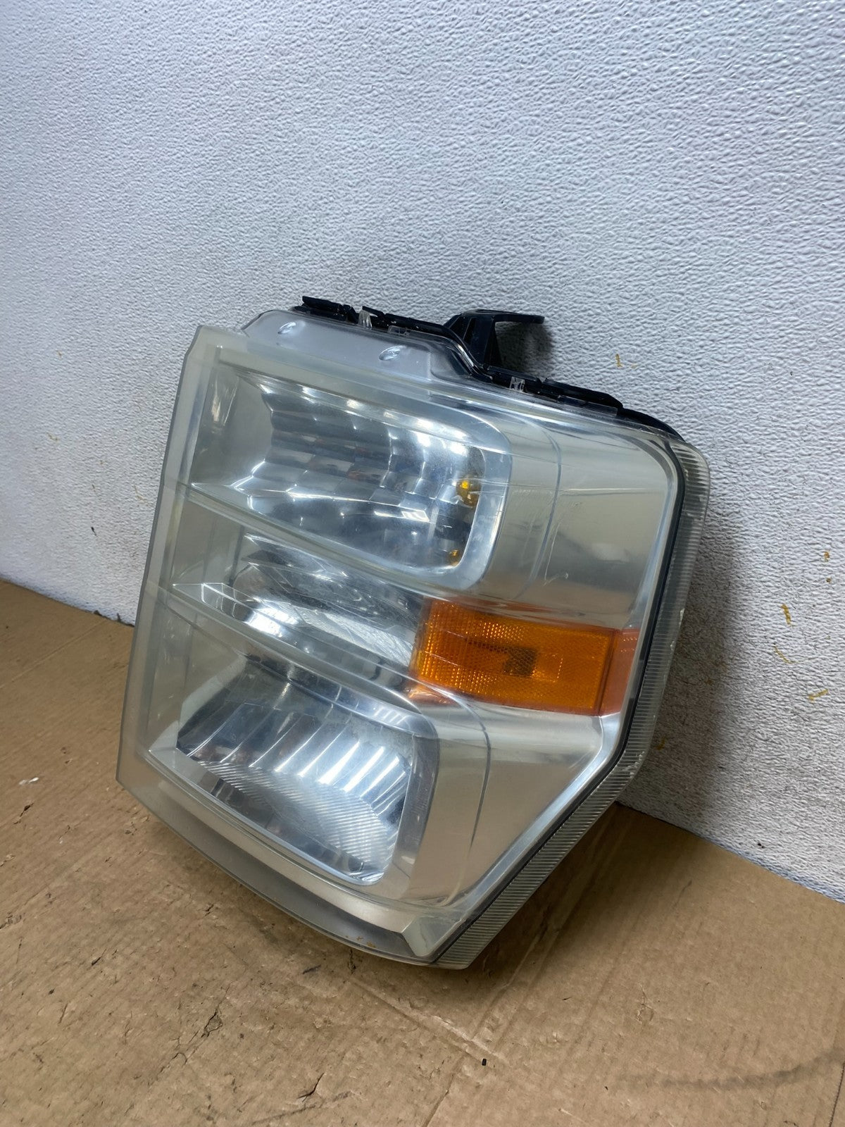 2008-2014 Ford Econoline E150 E250 E350 Left Driver LH Headlight AI8200 DW1
