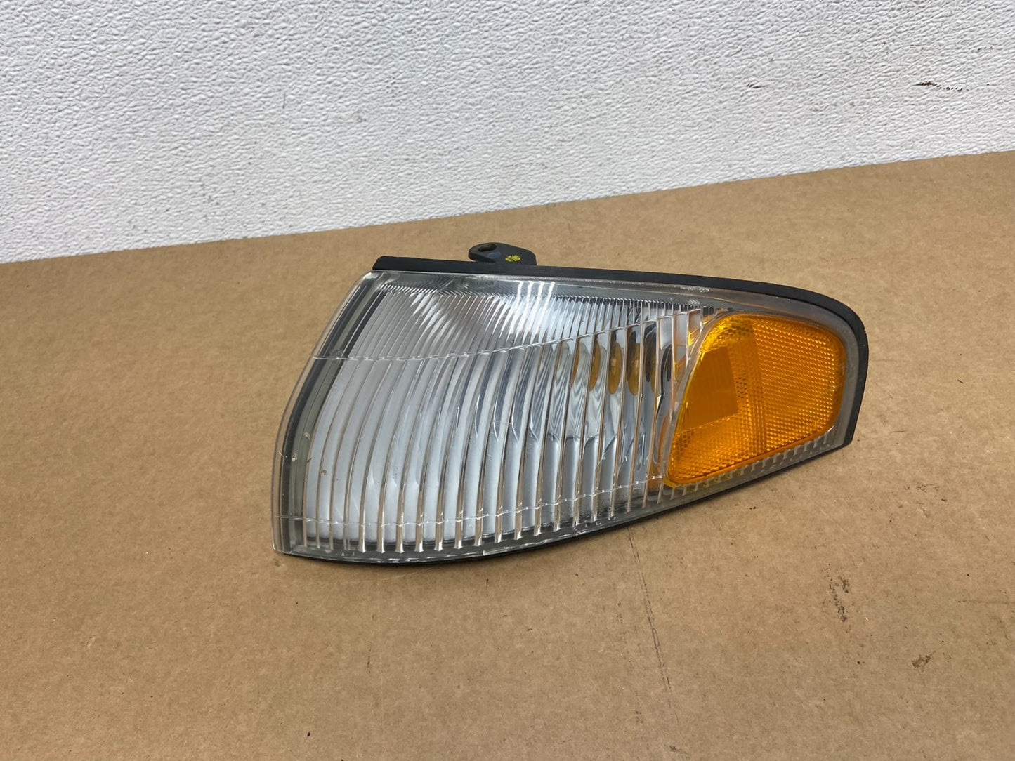 1996 to 1998 Mazda MPV Front Left Driver LH Side Turn Signal AC1700 DG0