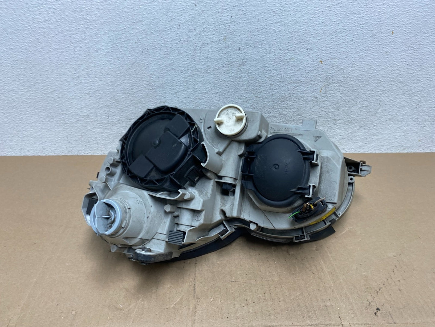 2005 to 2007 Mercedes-Benz C-Class Right Passenger Side Headlight AE6676 DW6