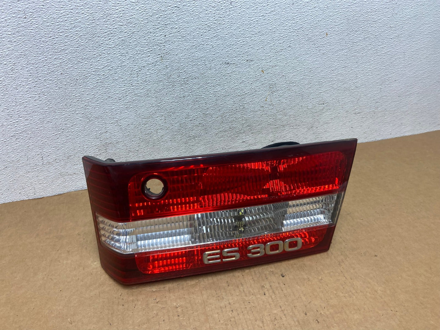 2000 2001 Lexus ES300 Inner Right Passenger RH Side Tail Light AD4573 LK0