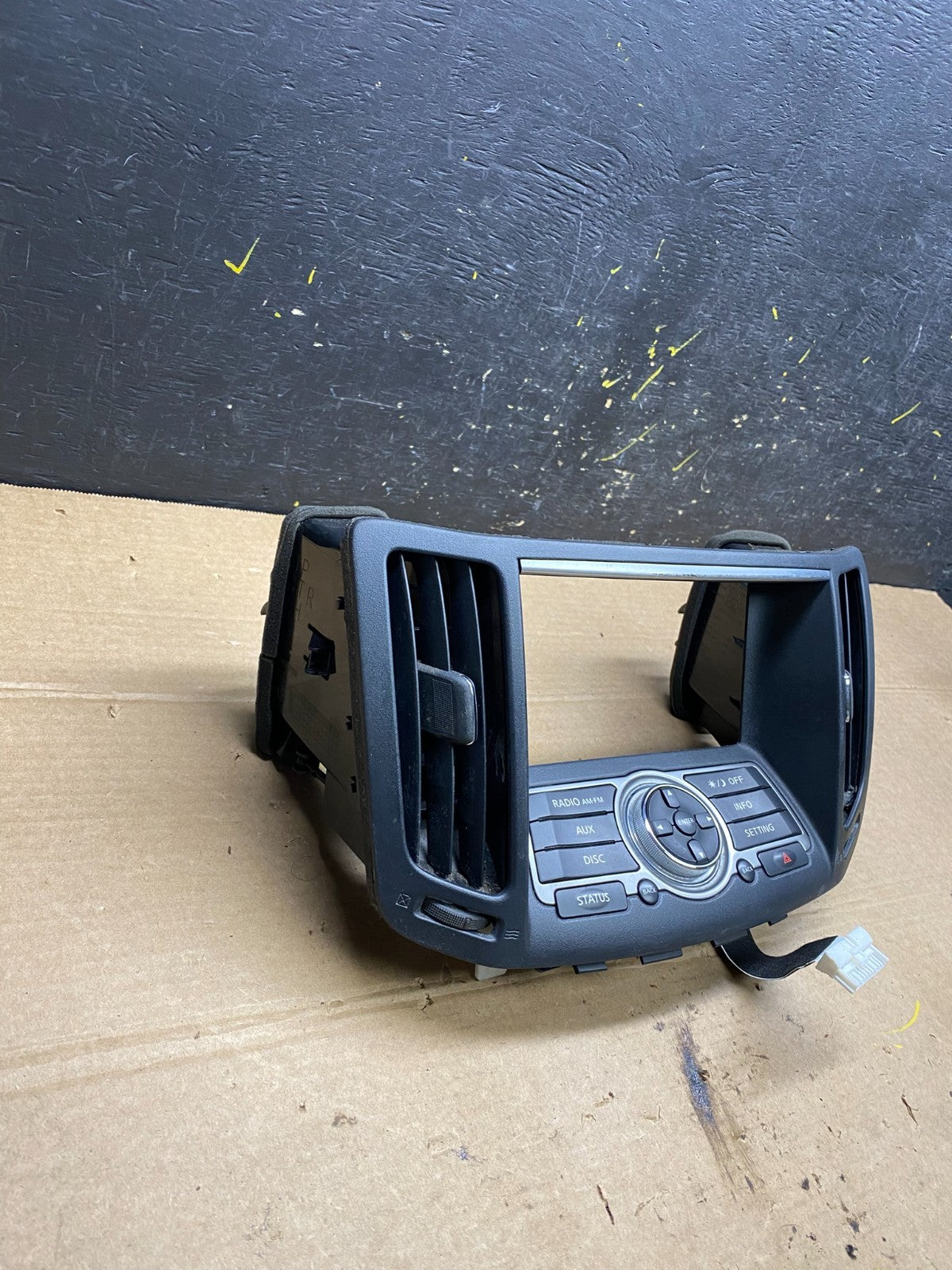 2010 to 2013 Infiniti G37 Radio Player Climate Control Panel Bezel W6589 DG1