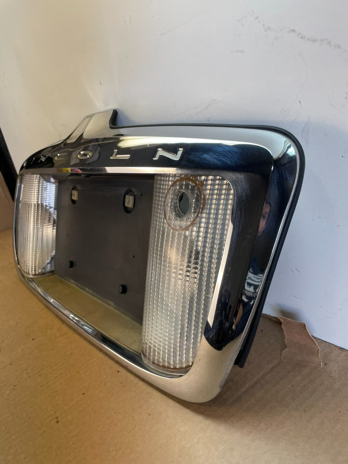 1998-2002 Lincoln Town Car Trunk Finish Panel Reverse License Plate AG3119 DG1
