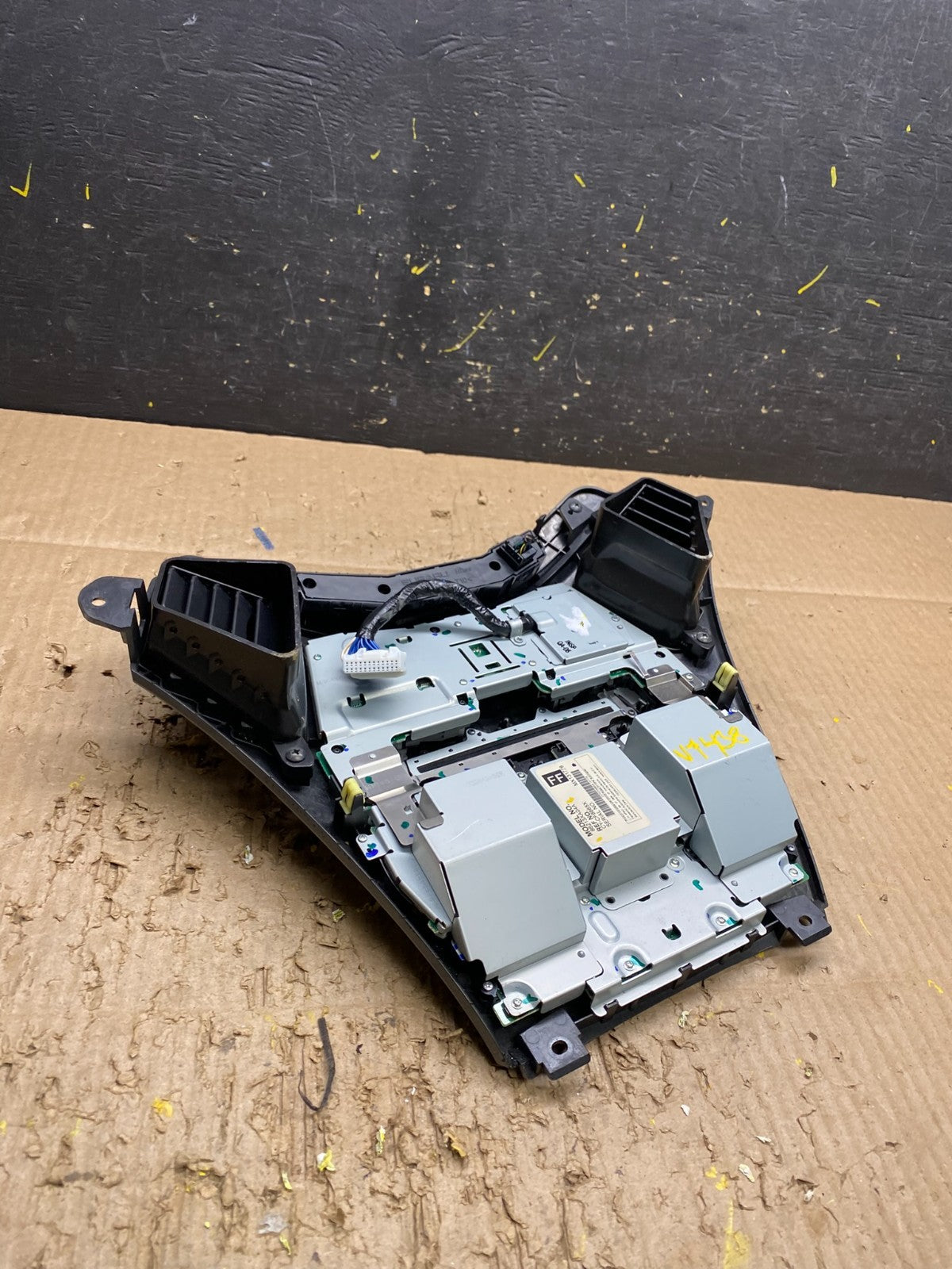 2006-2009 Subaru Tribeca Radio CD Player AC Climate Control Bezel Panel V7438 DG6