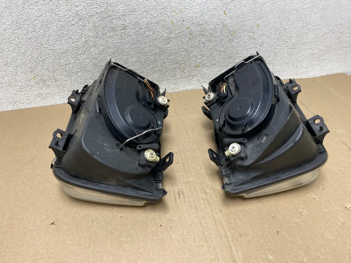 2002 to 2004 Volkswagen Jetta Left+Right Headlights AJ1928 DW8