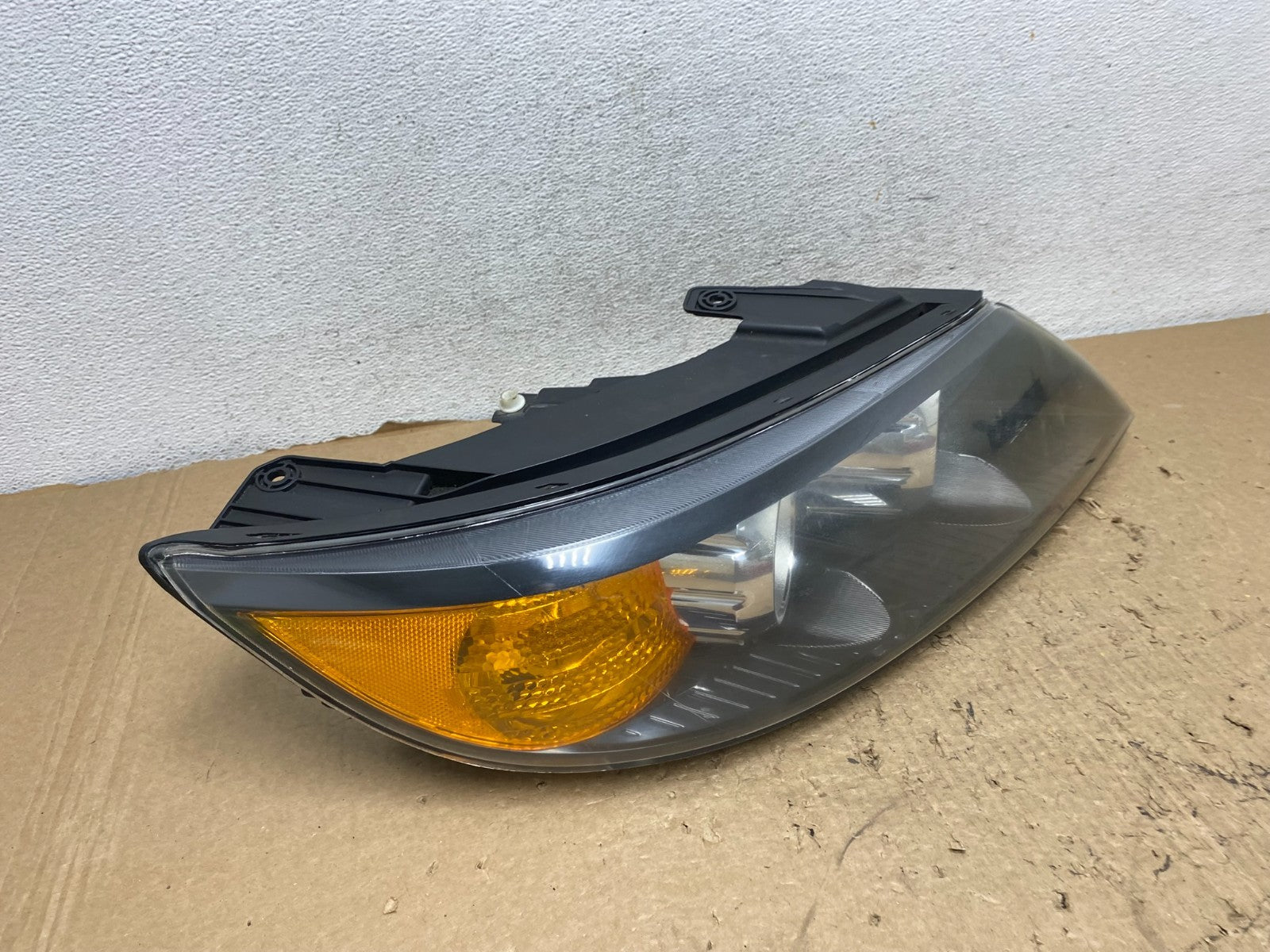 2011 to 2013 Kia Sorento Right Passenger RH Side Headlight Halogen AF8381 DW2