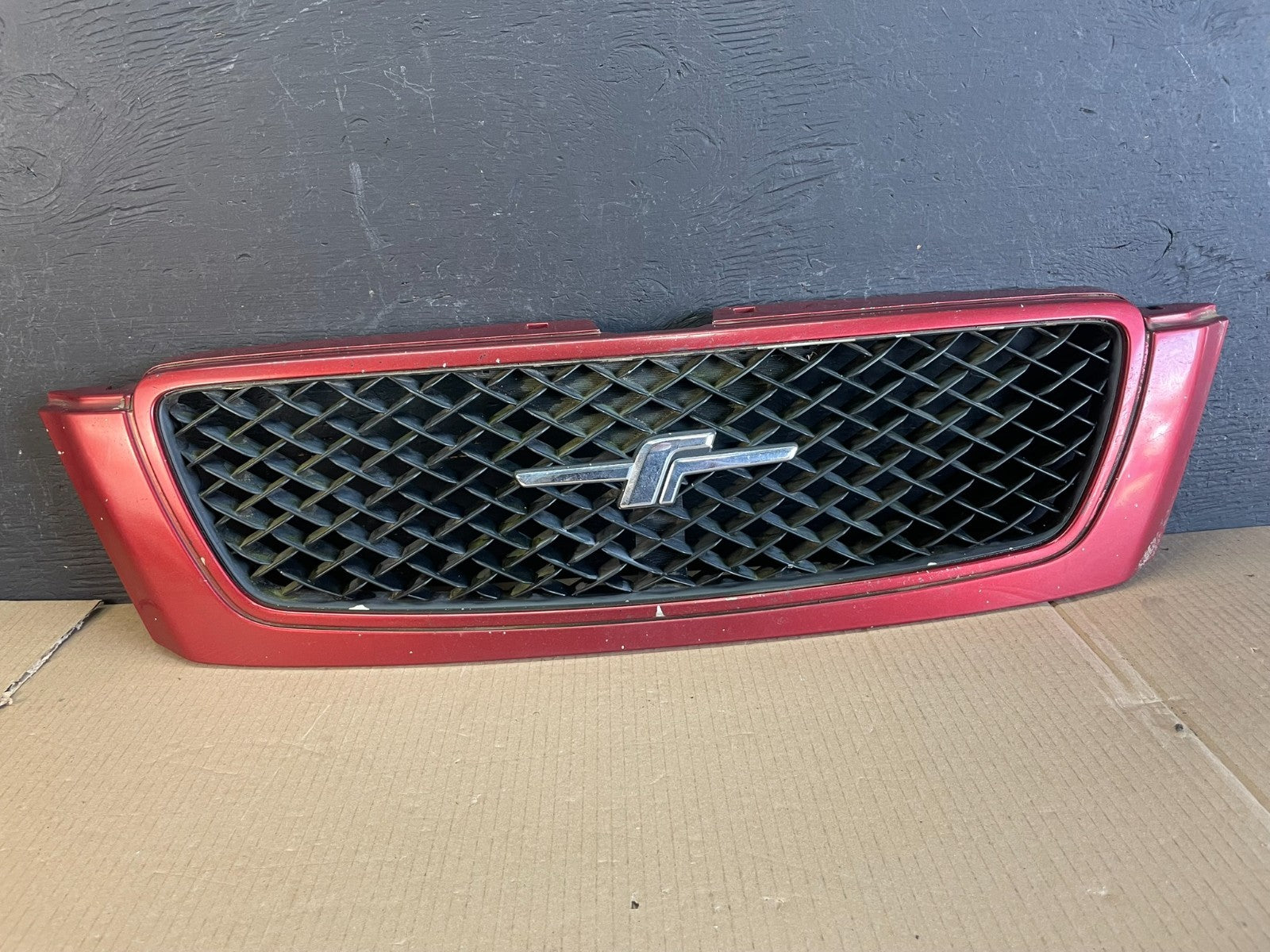 1997 to 2000 Subaru Forester SF5 Front Grill Grille AE35440