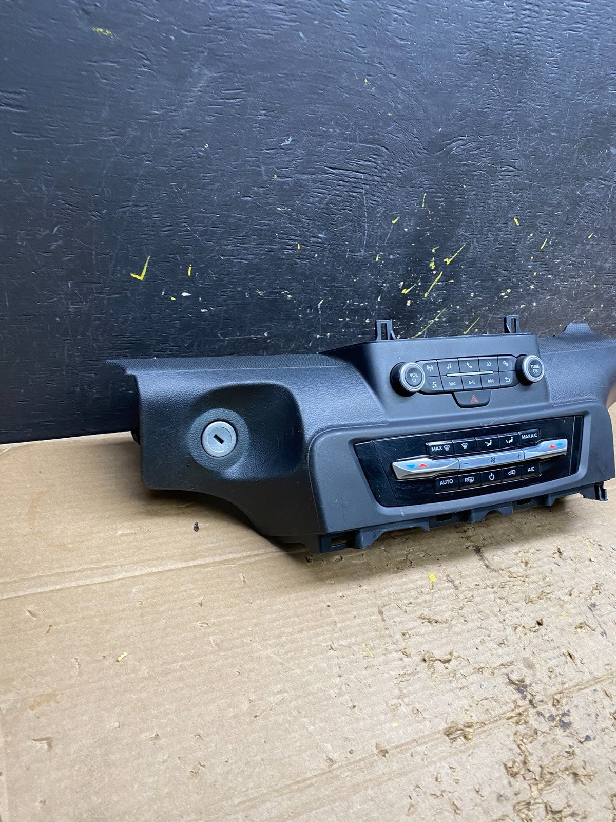2020 to 2023 Ford Explorer Radio Climate Control Panel Trim X1373 DG1