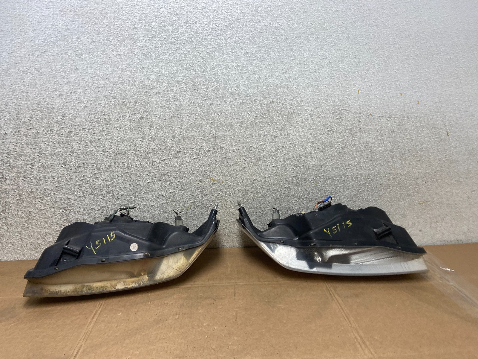2000 to 2001 Nissan Maxima Left+Right Side Set Halogen Headlights Y5115 DW9