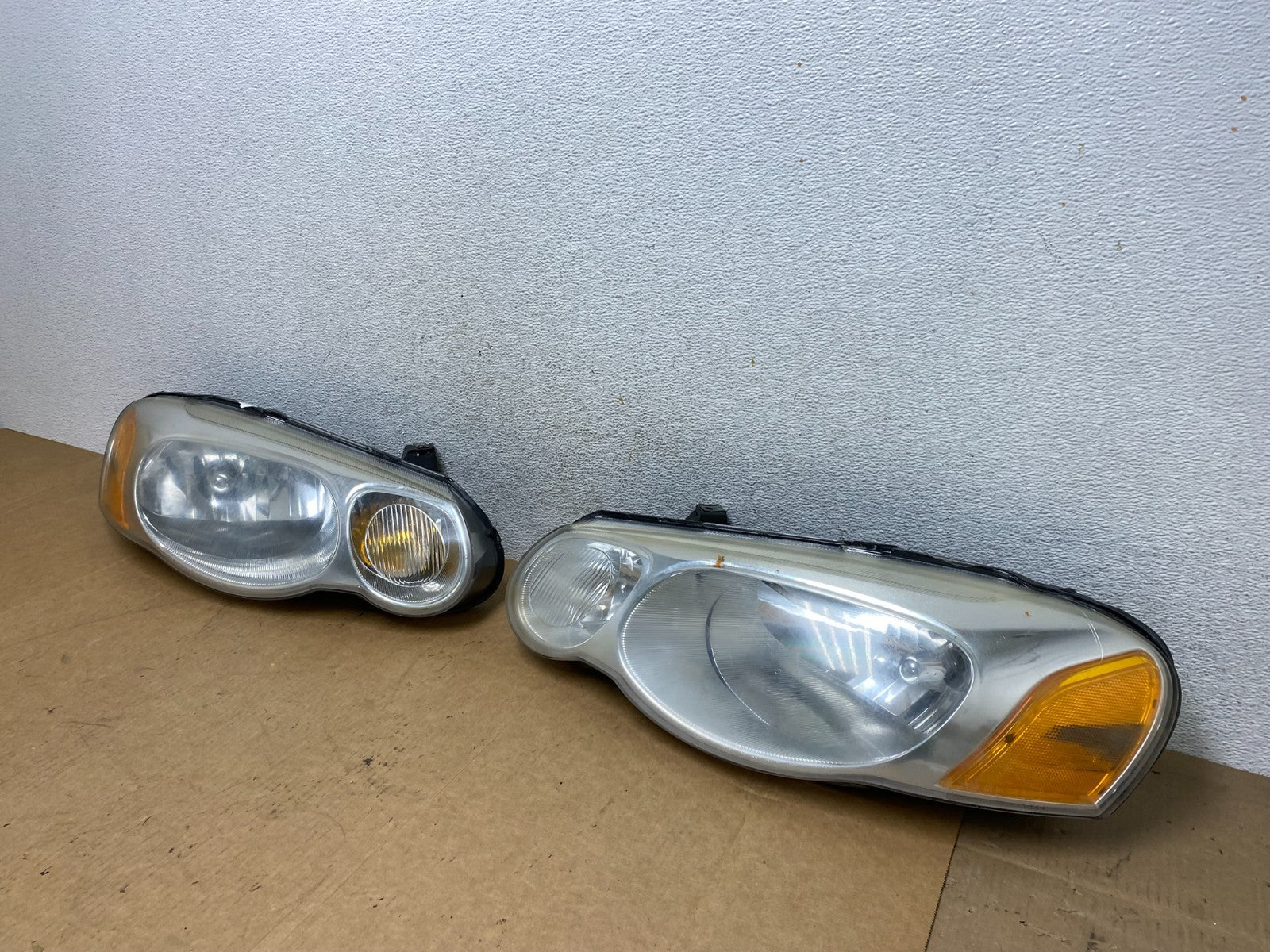 2004 2005 2006 Chrysler Sebring Left+Right Side Headlights AE3157 DW1